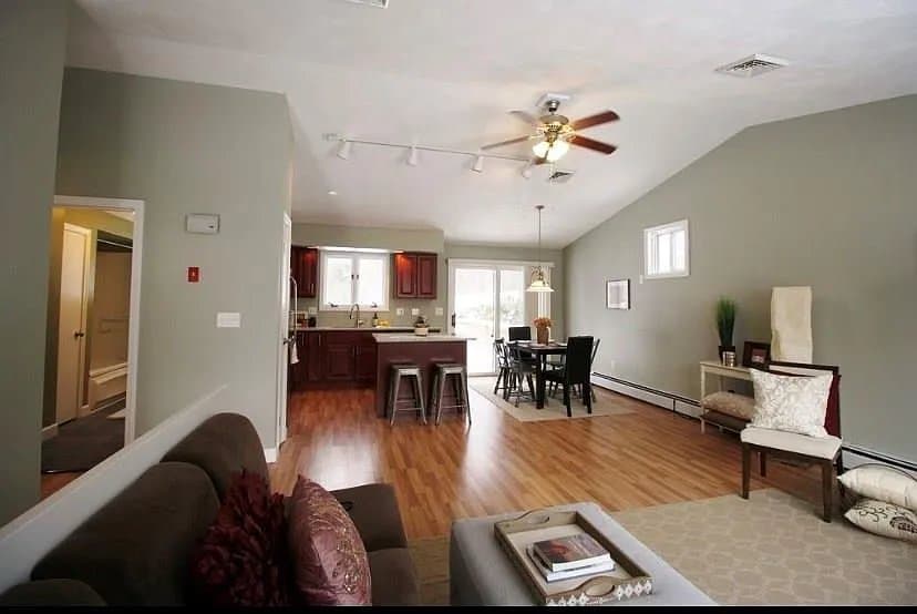 North Providence House: 15 Atlantic Ave
