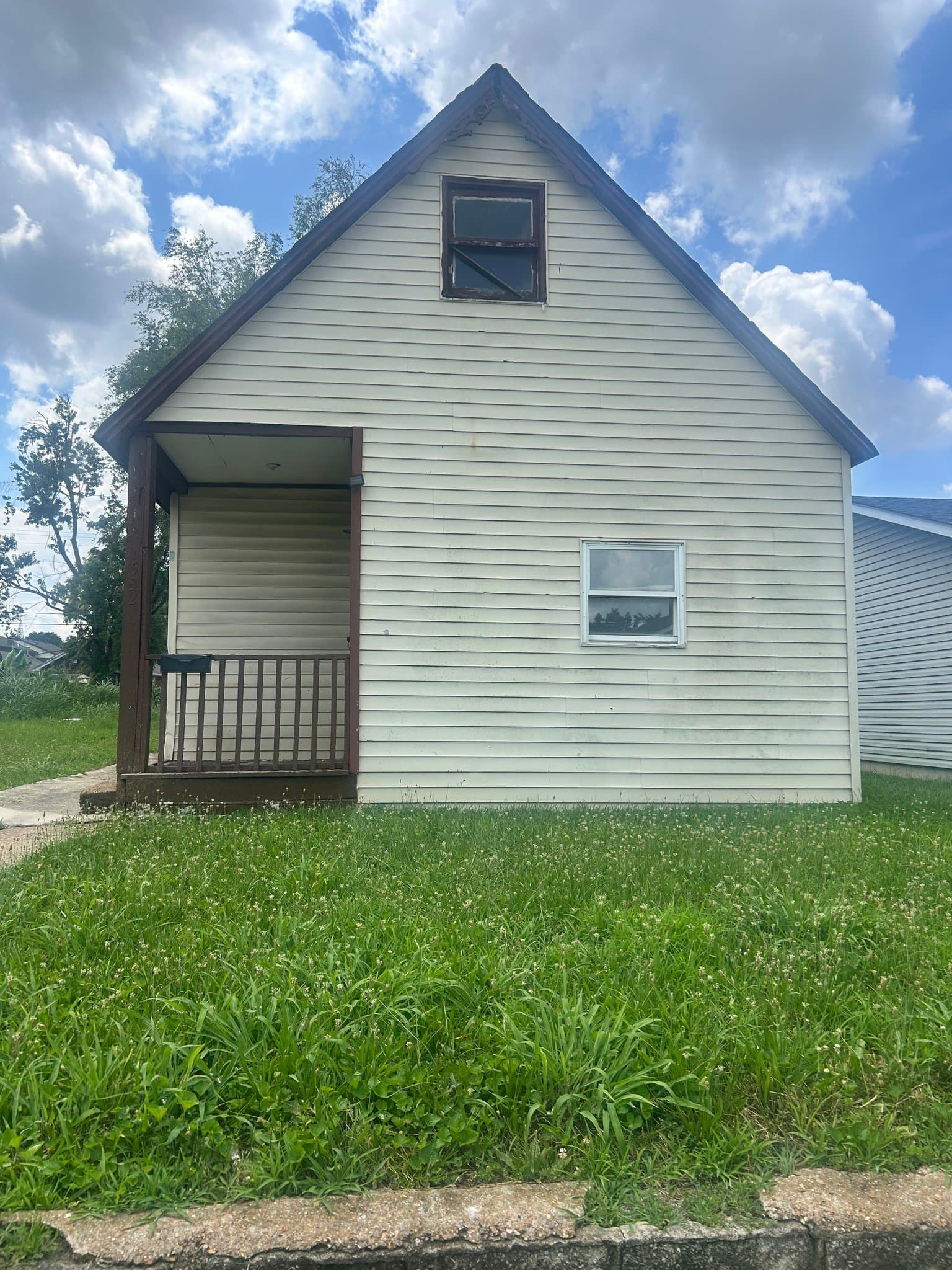 Madison House: 1541 5th St