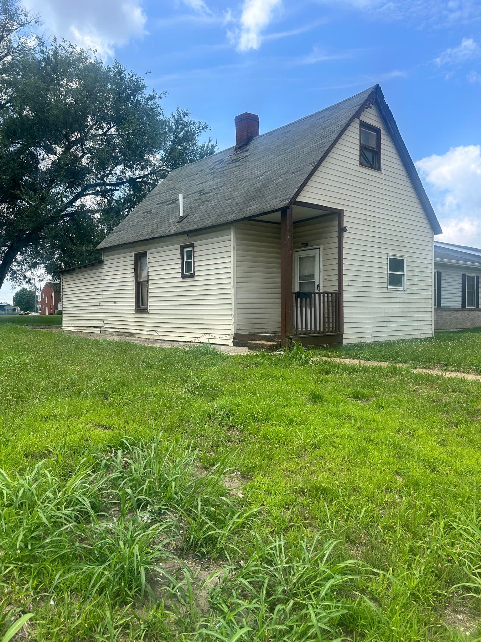 Madison House: 1541 5th St
