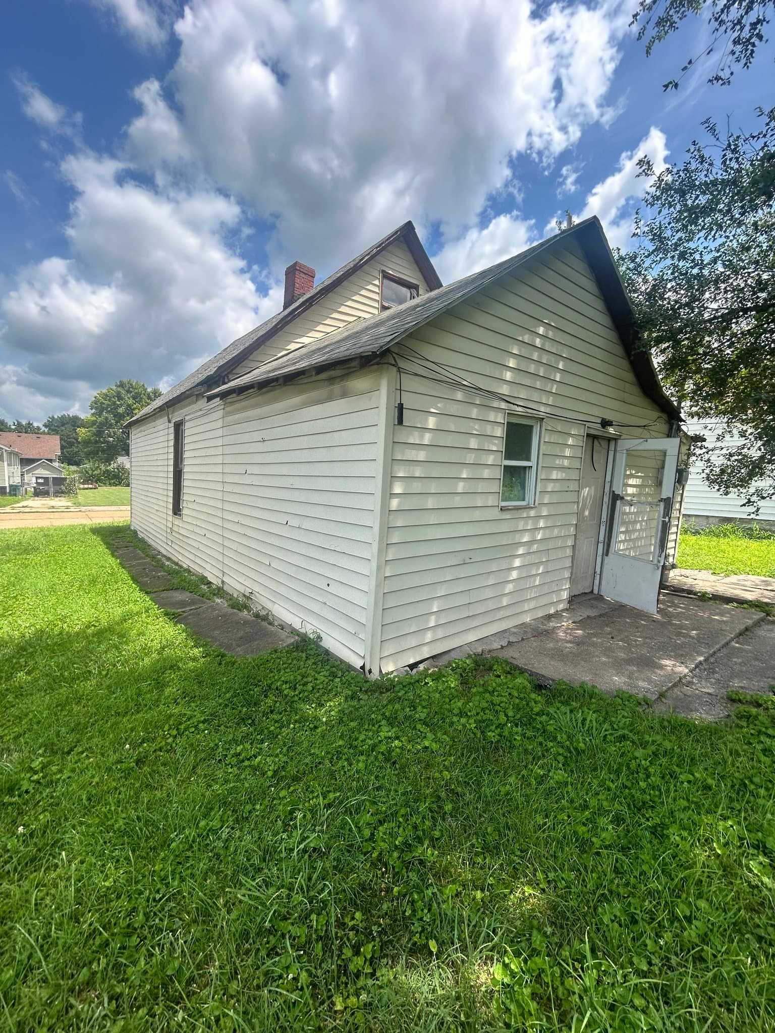 Madison House: 1541 5th St