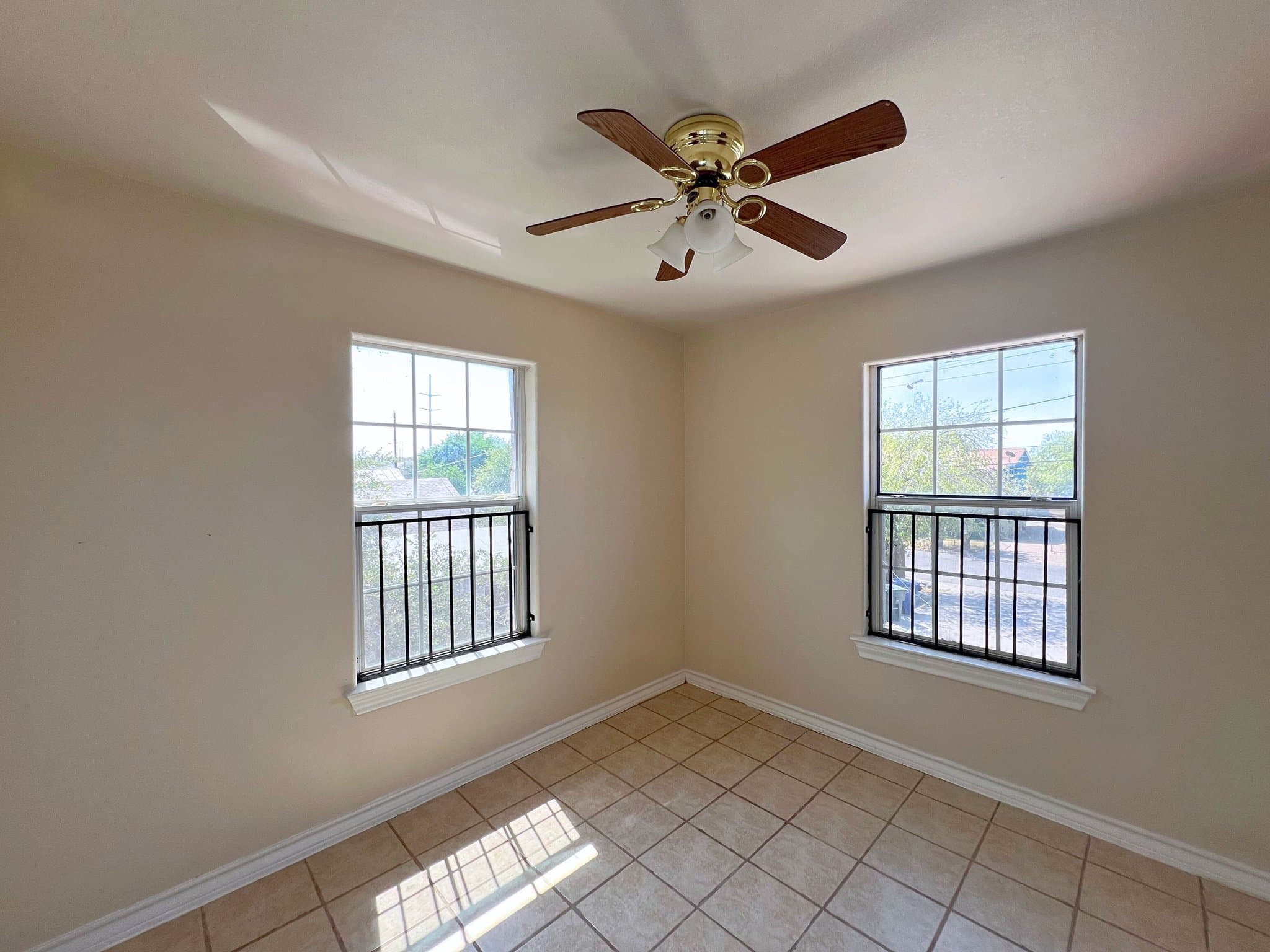 Laredo Apartment: 418 W Plum St