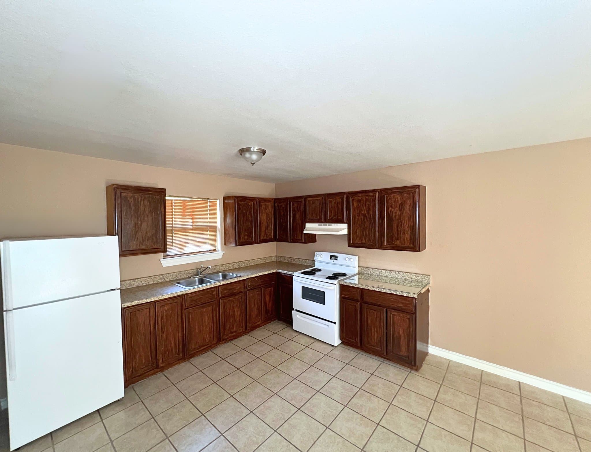 Laredo Apartment: 418 W Plum St