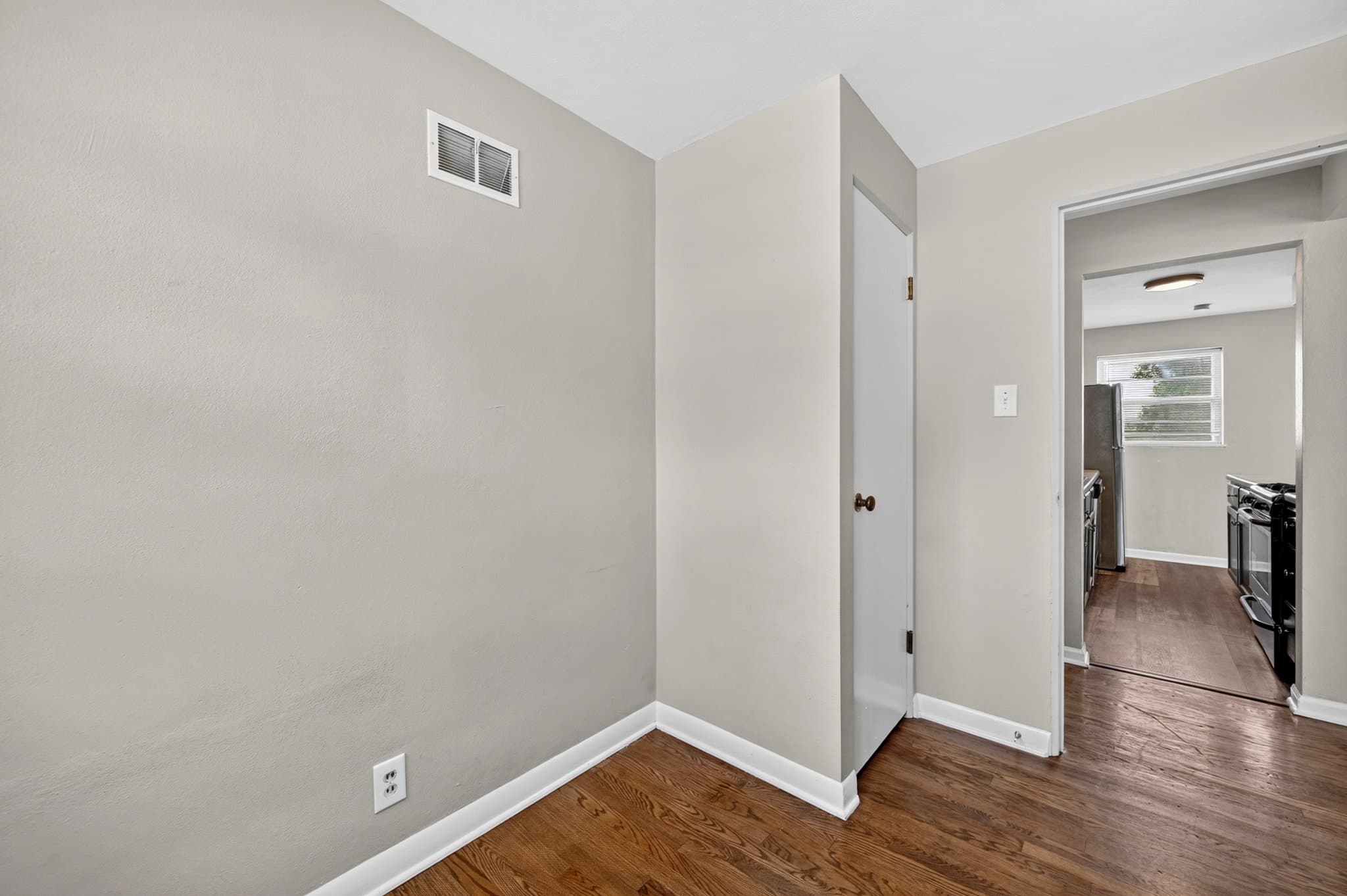 Brentwood House: 8106 Fawn Ave