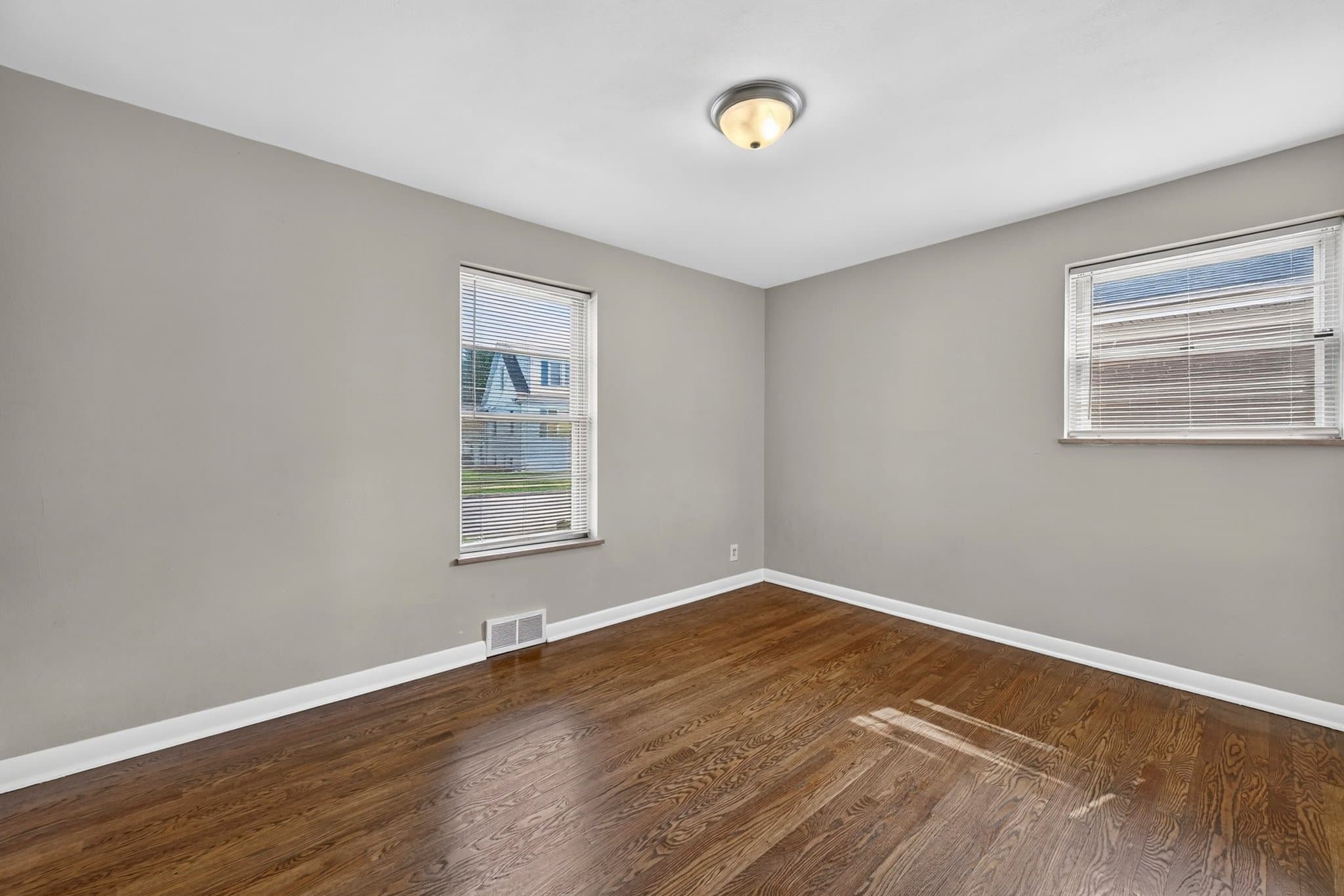 Brentwood House: 8106 Fawn Ave