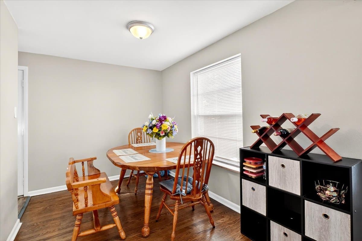 Brentwood House: 8106 Fawn Ave