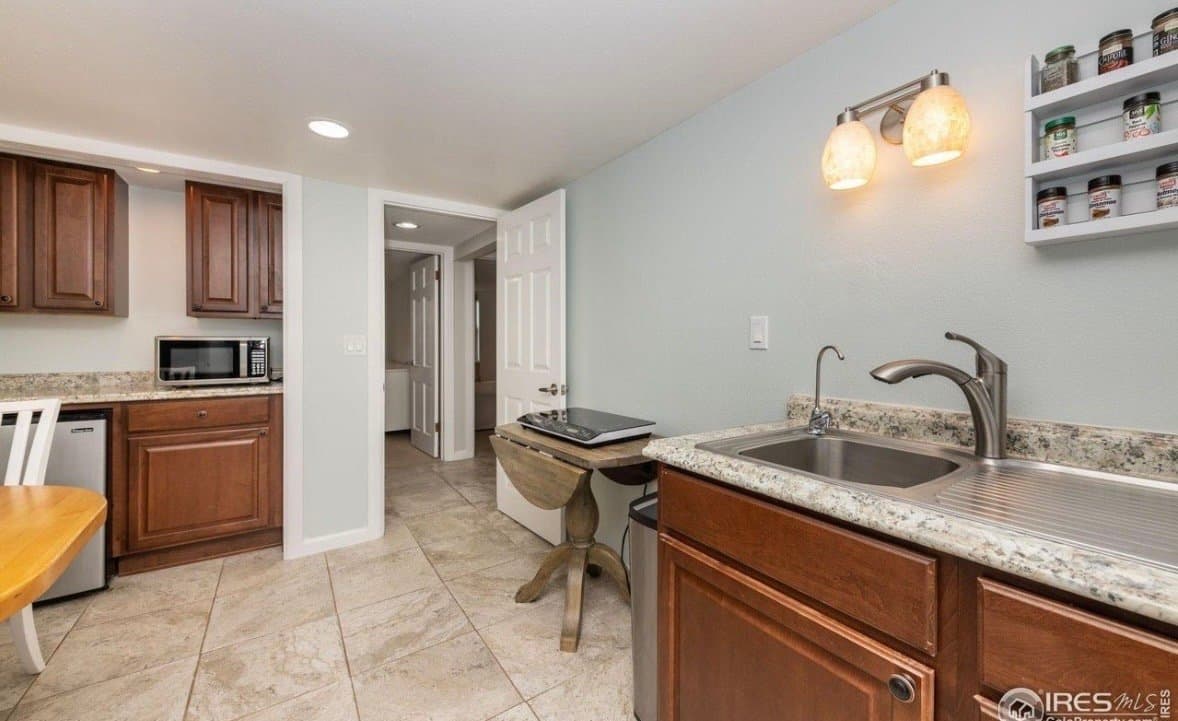 Boulder House: 1717 Iris Ave