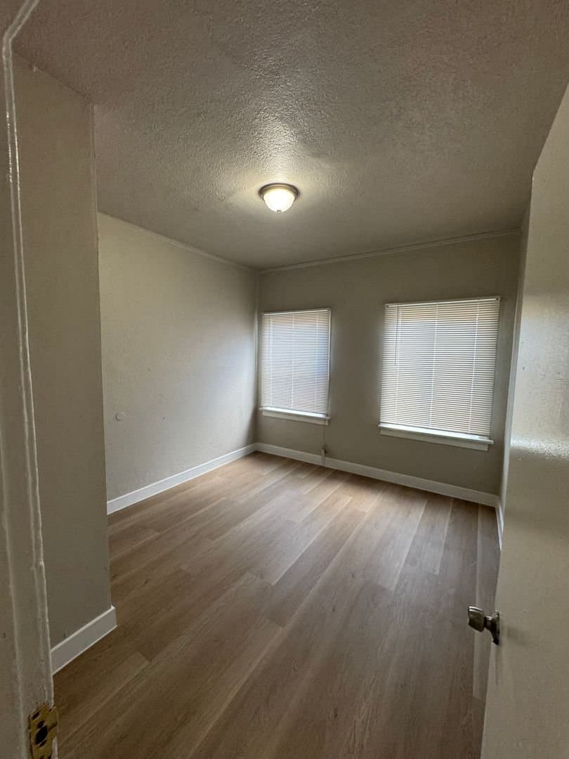 Los Angeles Apartment: 811 W.43 Street