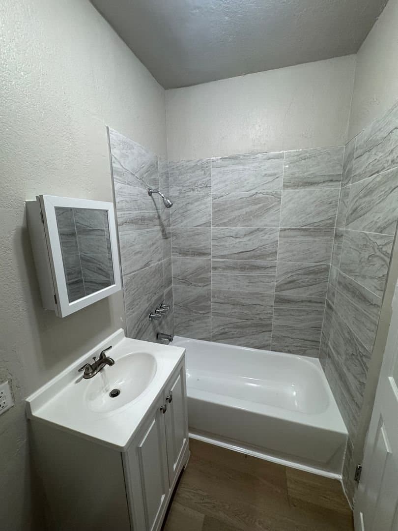 Los Angeles Apartment: 811 W.43 Street
