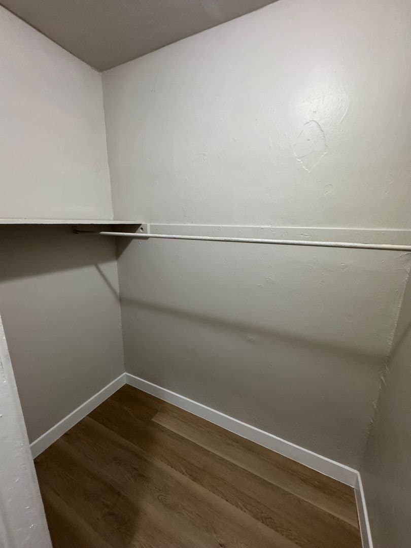 Los Angeles Apartment: 811 W.43 Street