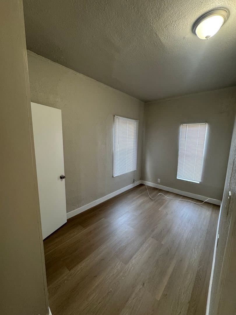 Los Angeles Apartment: 811 W.43 Street