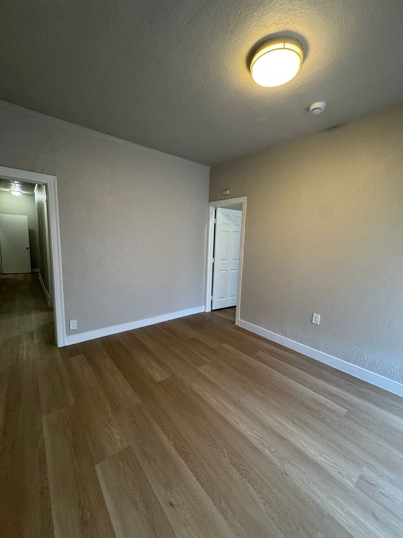 Los Angeles Apartment: 811 W.43 Street