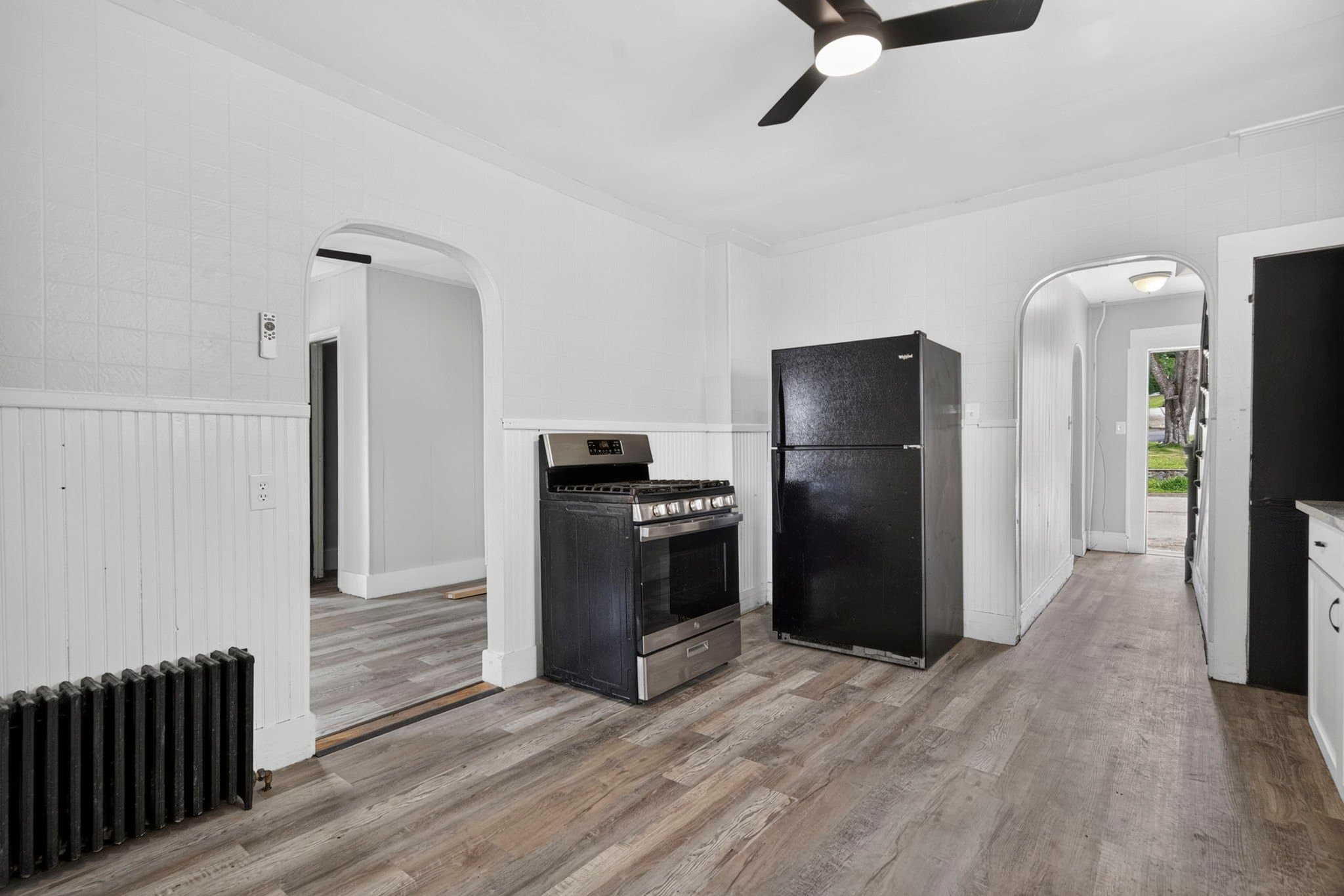 Manchester House: 571 Amherst St