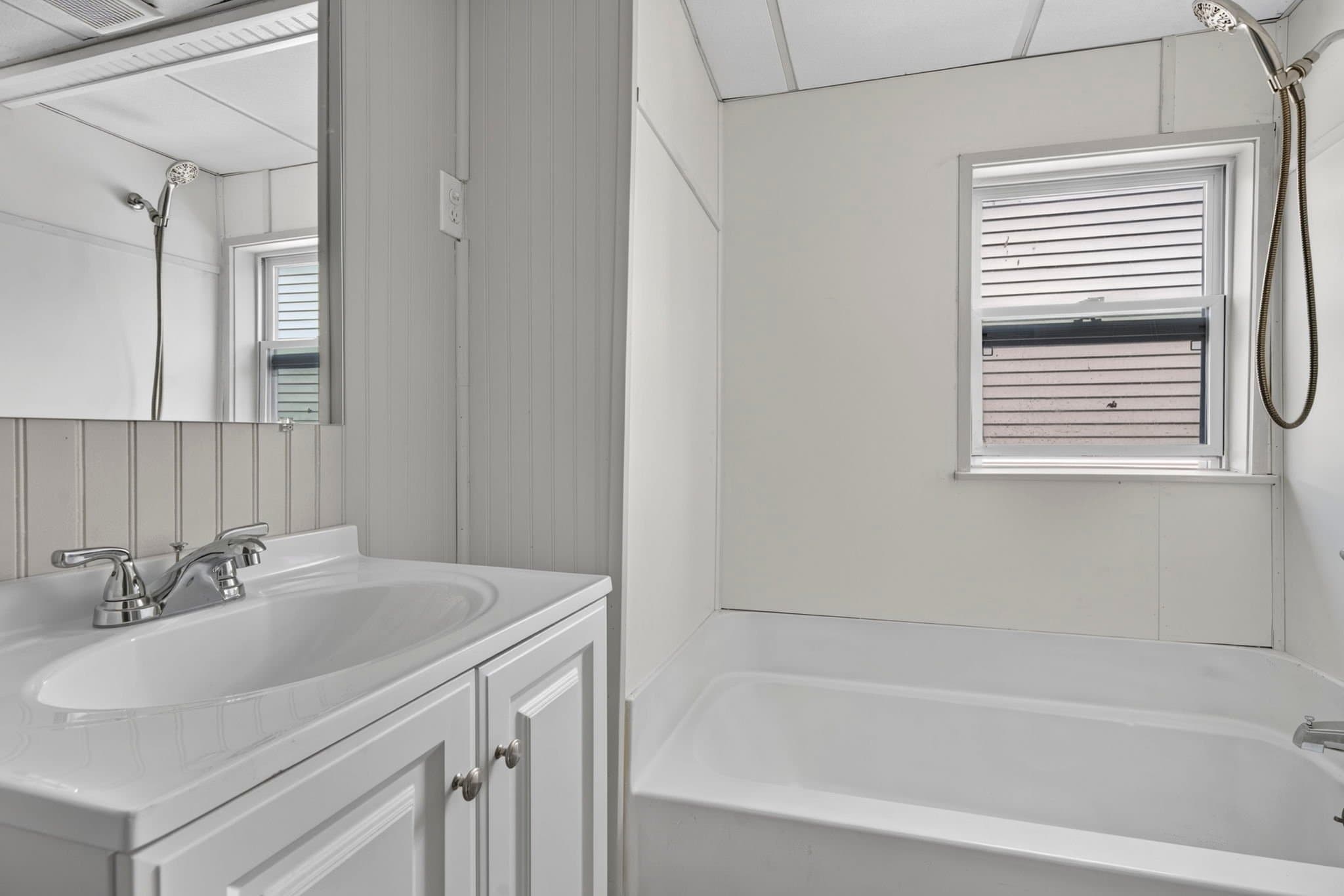 Manchester House: 571 Amherst St
