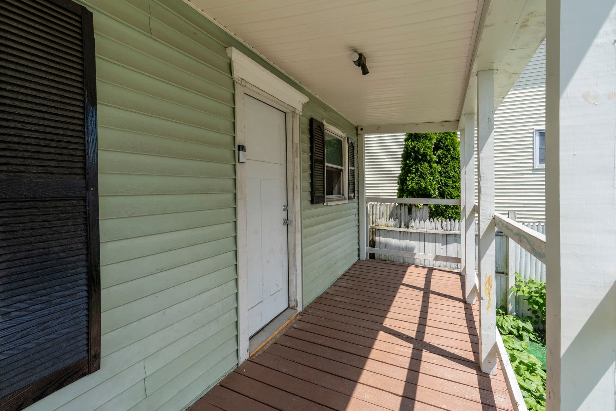 Manchester House: 571 Amherst St