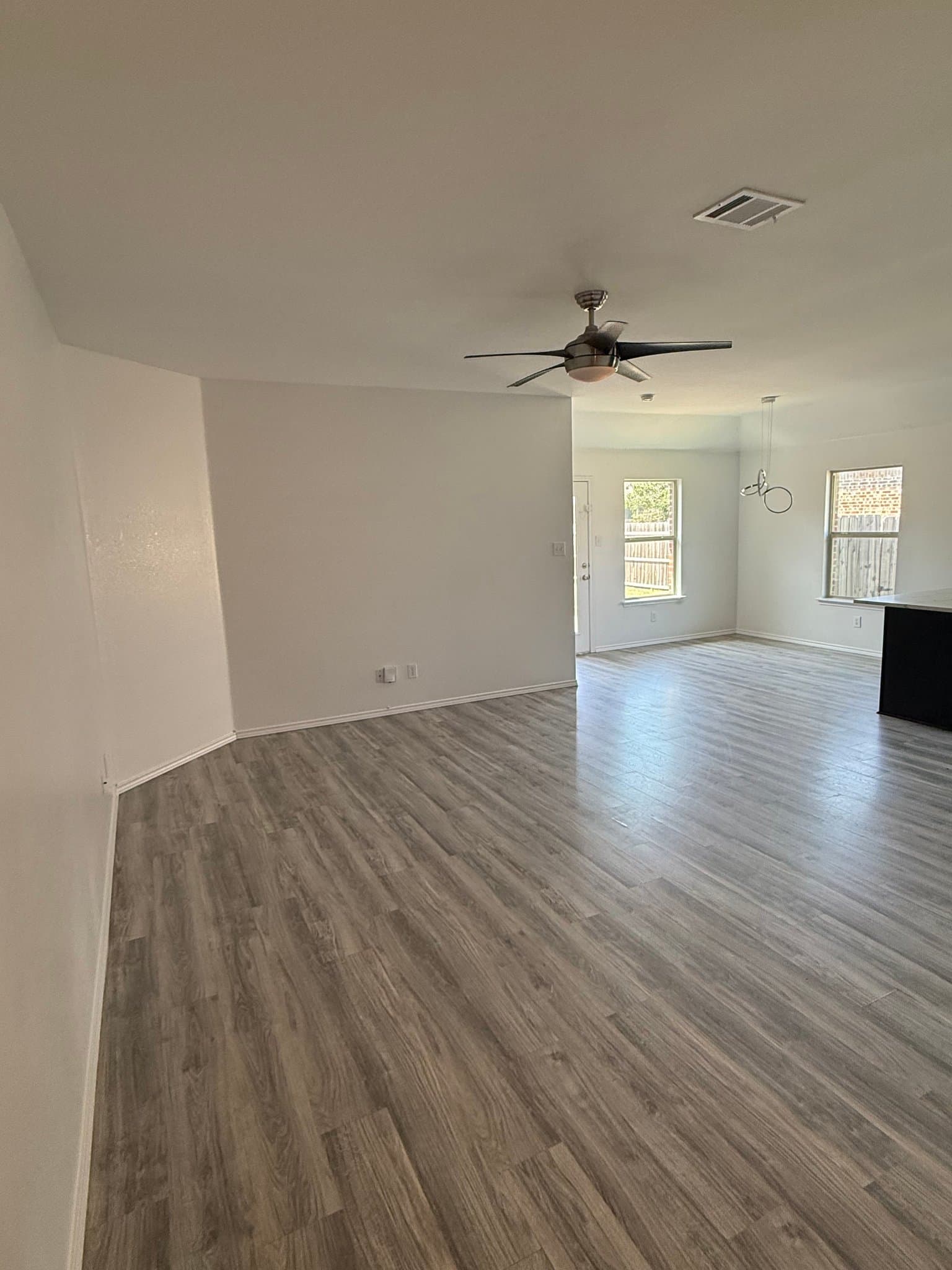 Seagoville House: 2815 Briarbrook DR