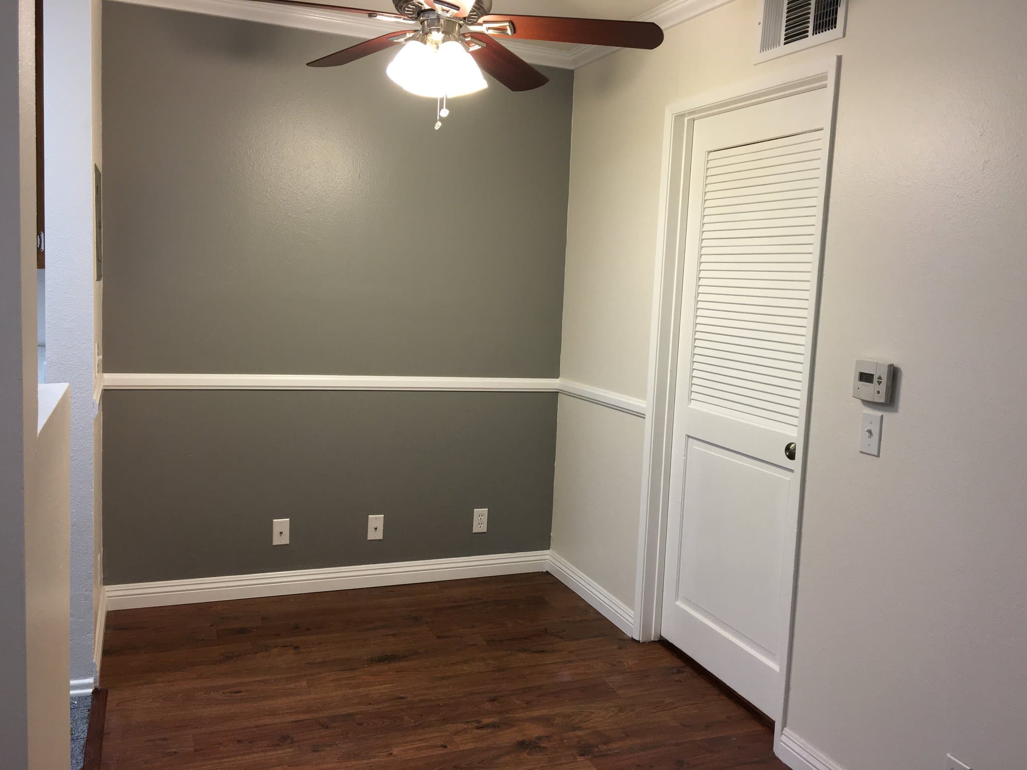 Sherman Oaks Apartment: 14615 Burbank Blvd #202B