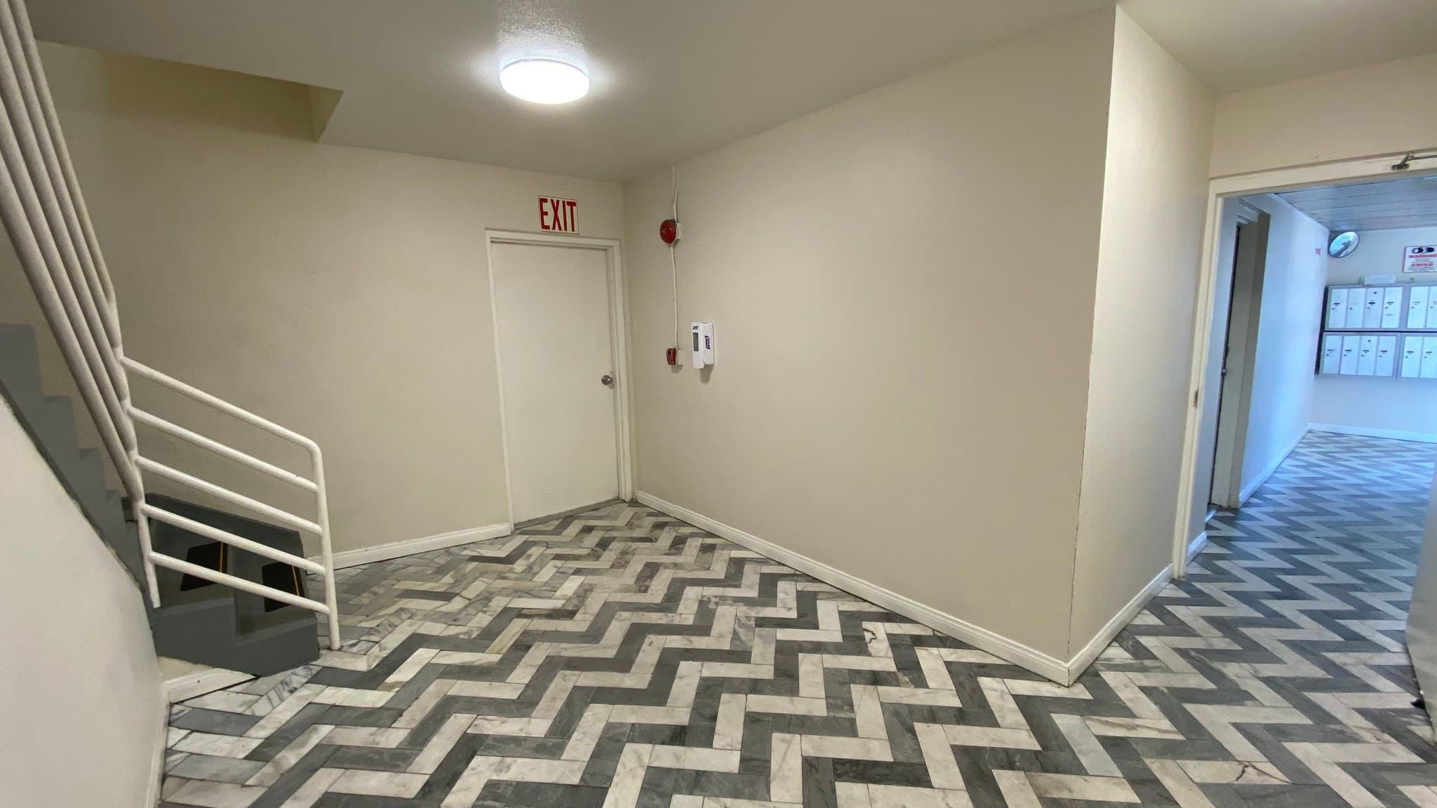 Sherman Oaks Apartment: 14615 Burbank Blvd #202B