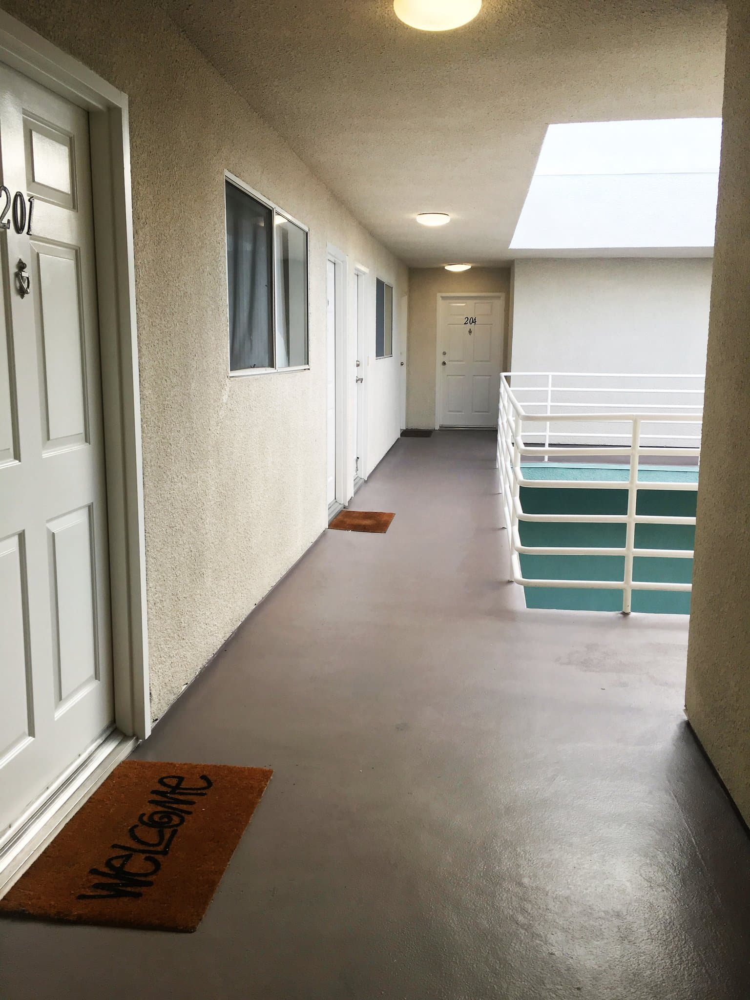 Sherman Oaks Apartment: 14615 Burbank Blvd #202B