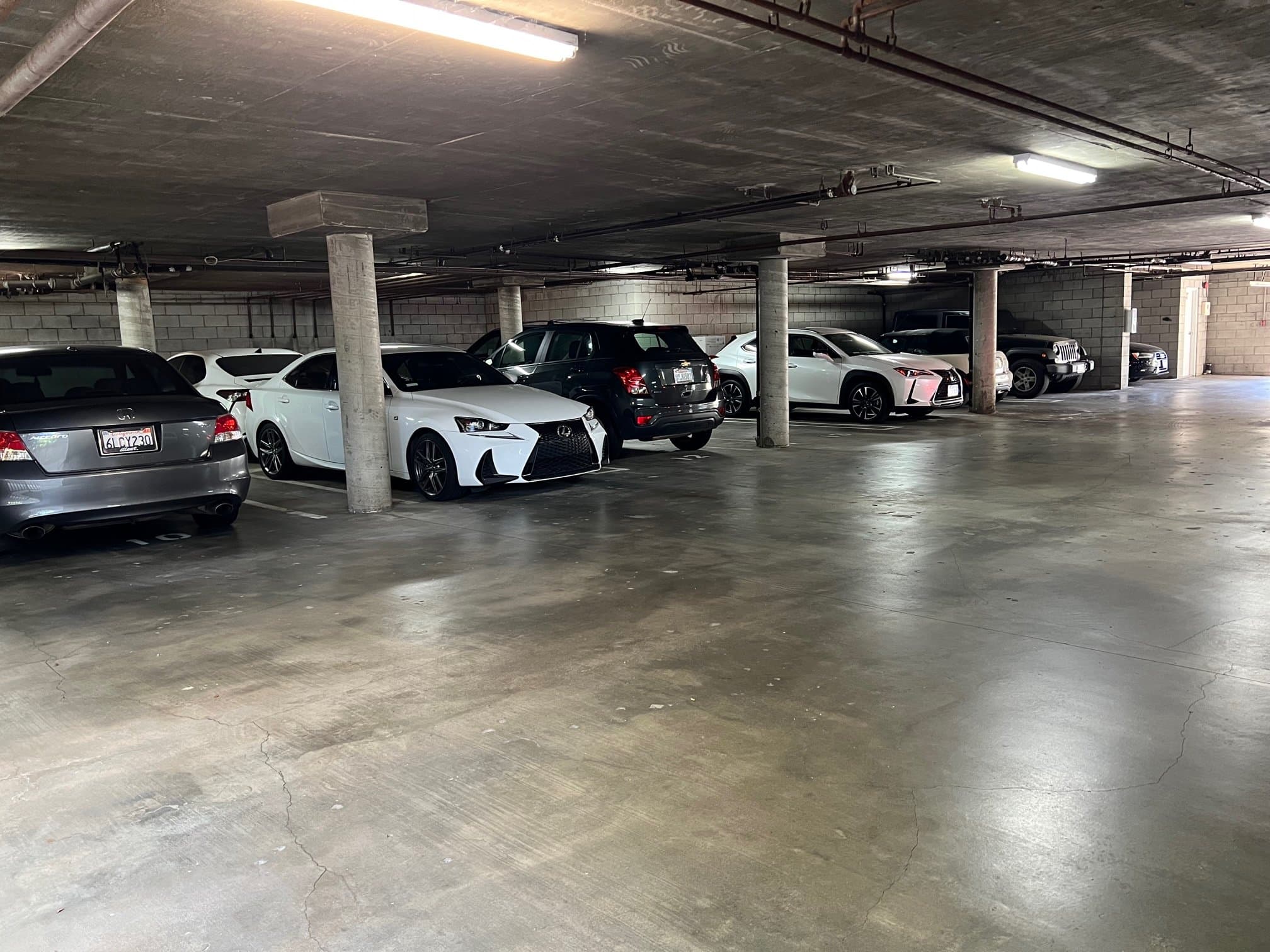 Sherman Oaks Apartment: 14615 Burbank Blvd #202B