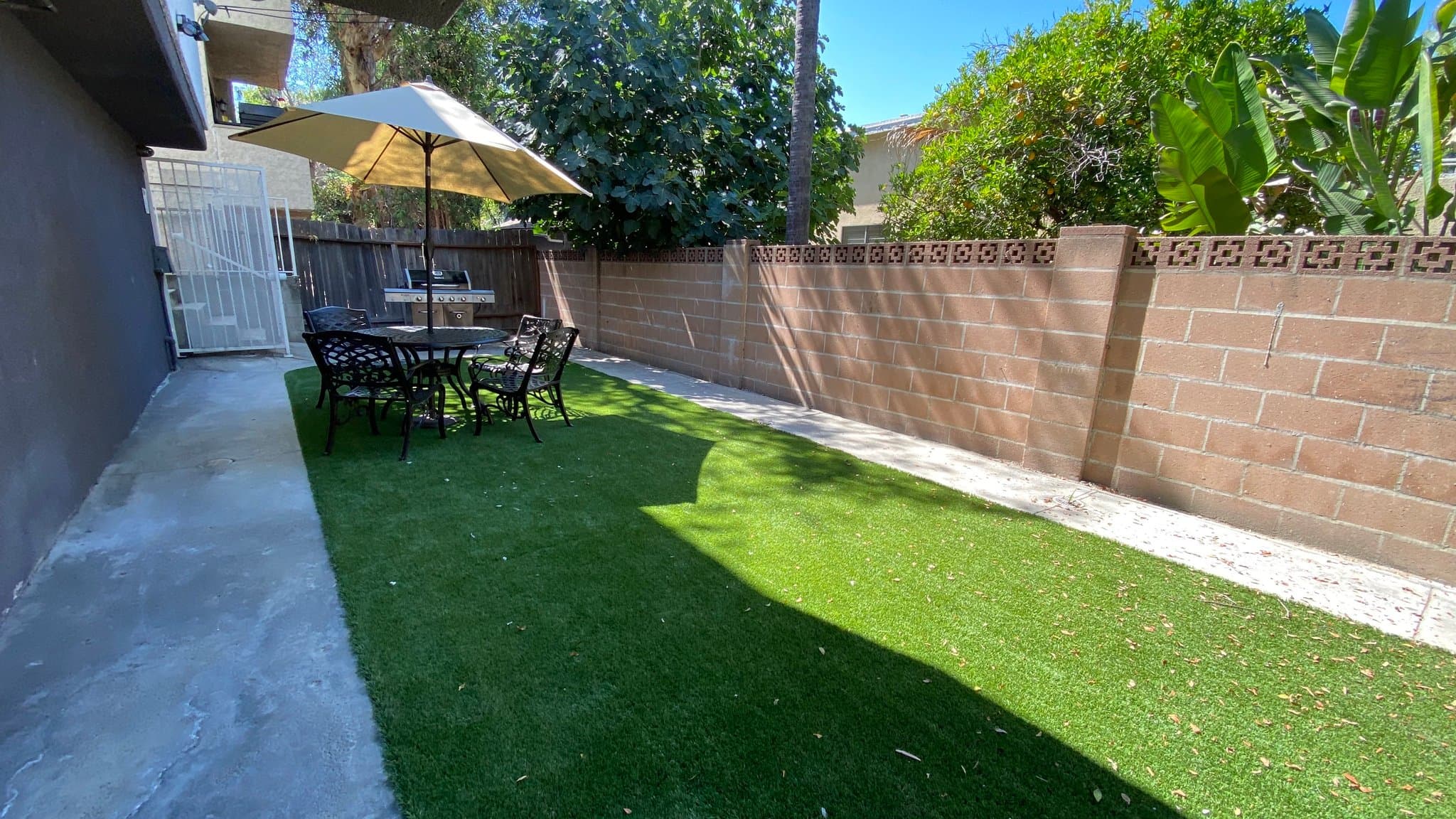 Sherman Oaks Apartment: 14615 Burbank Blvd #202B