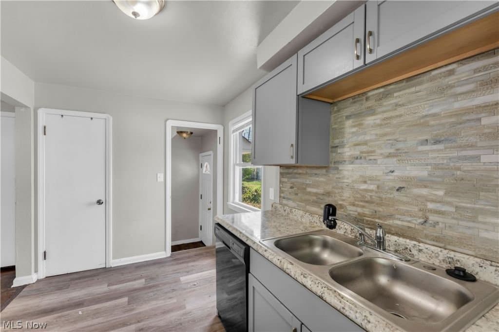 Maple Heights House: 15902 Maplewood Ave