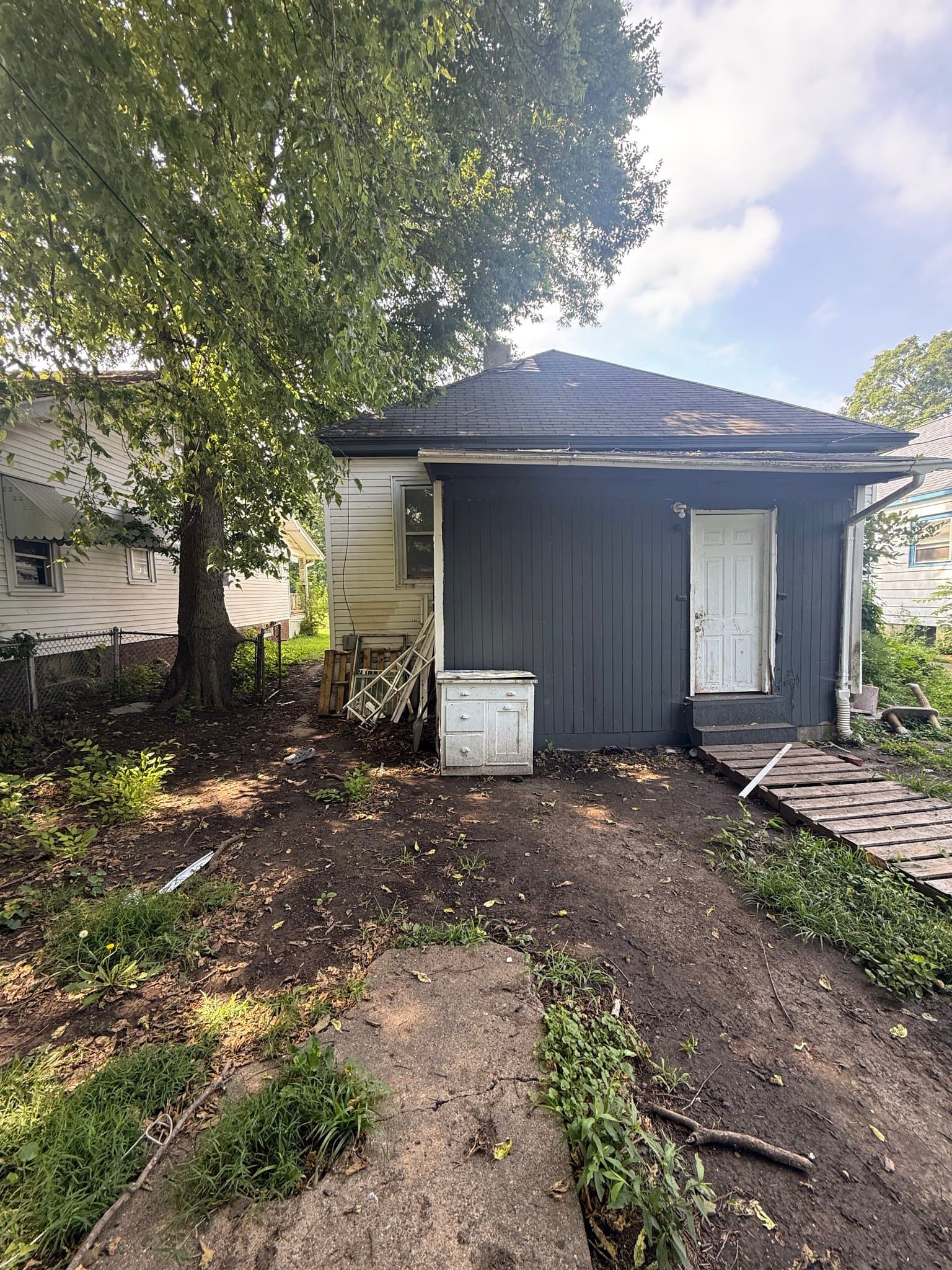 Decatur House: 1828 E Main St