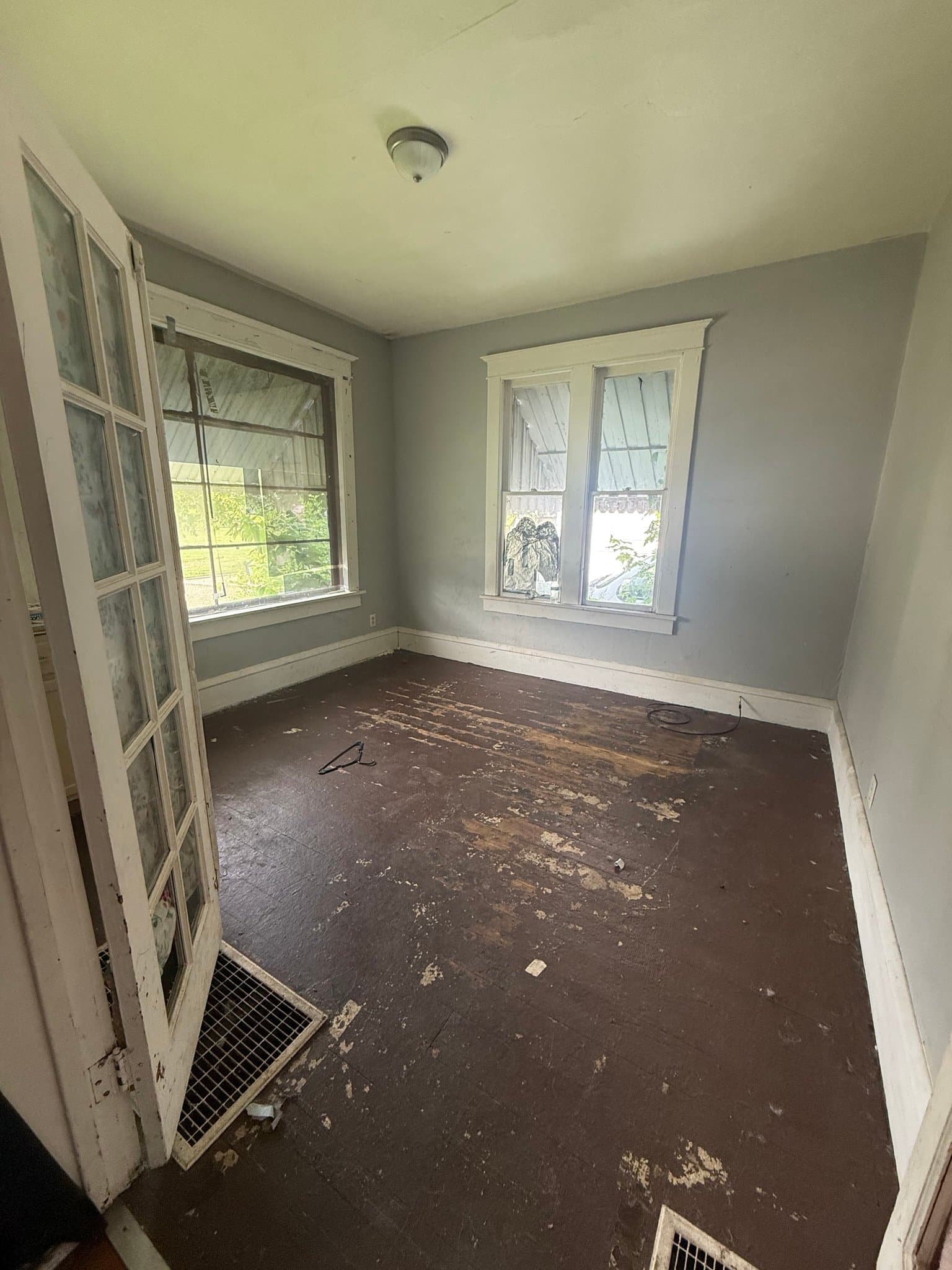 Decatur House: 1828 E Main St