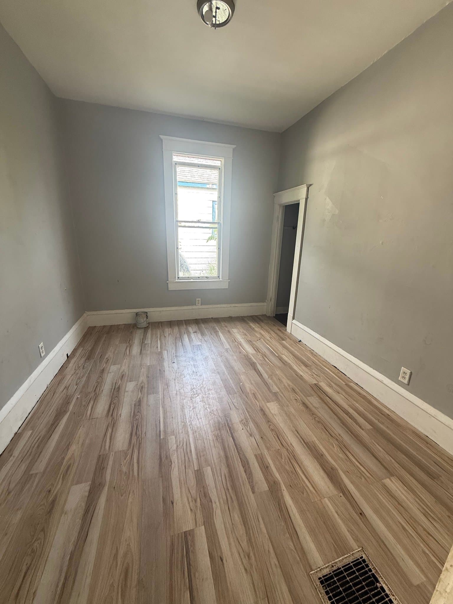 Decatur House: 1828 E Main St