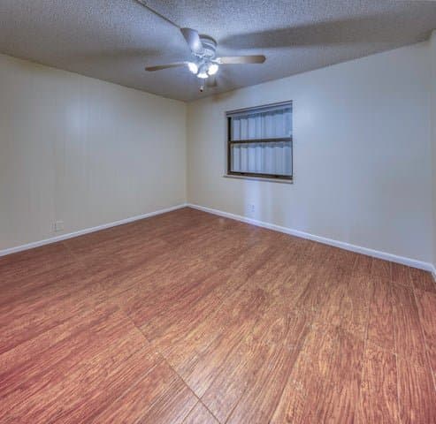Lantana Condo: 890 N FEDERAL Highway 412