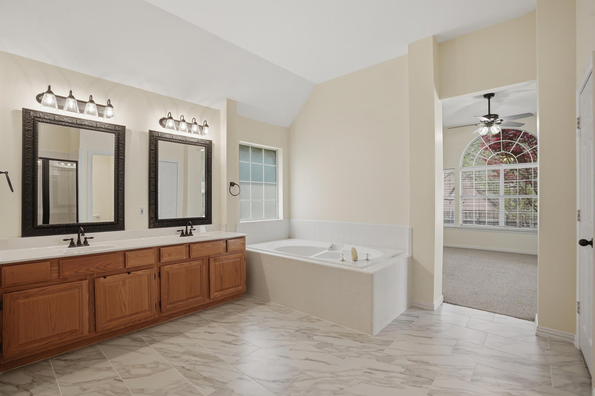 Garland House: 6613 Barclay Lane