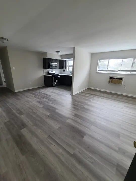 Collingswood Apartment: 136 White Horse Pike