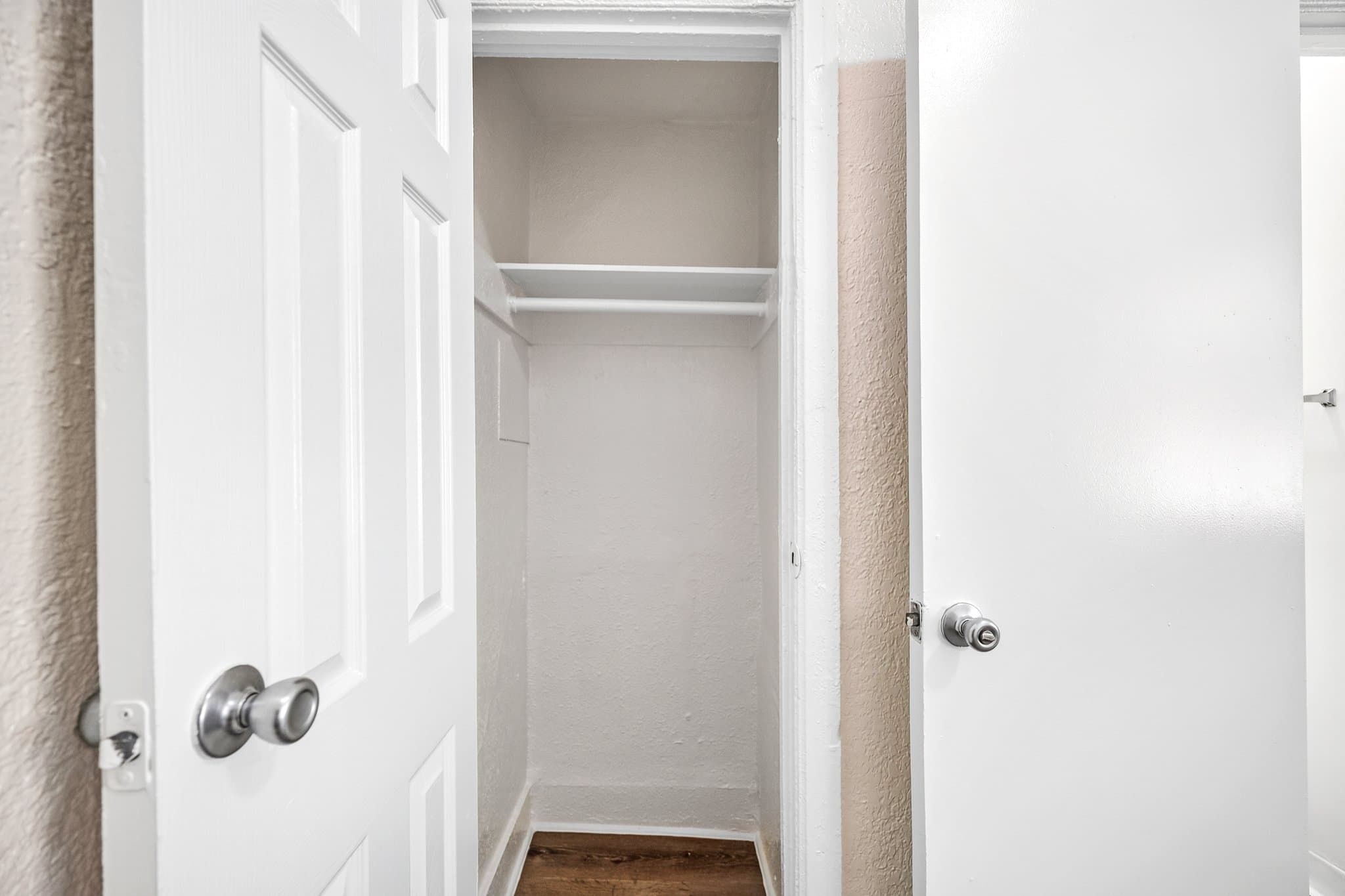 Los Angeles Apartment: 729 S Union Ave