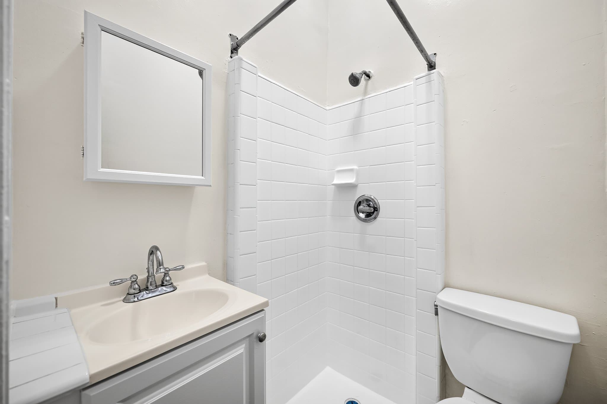 Los Angeles Apartment: 729 S Union Ave