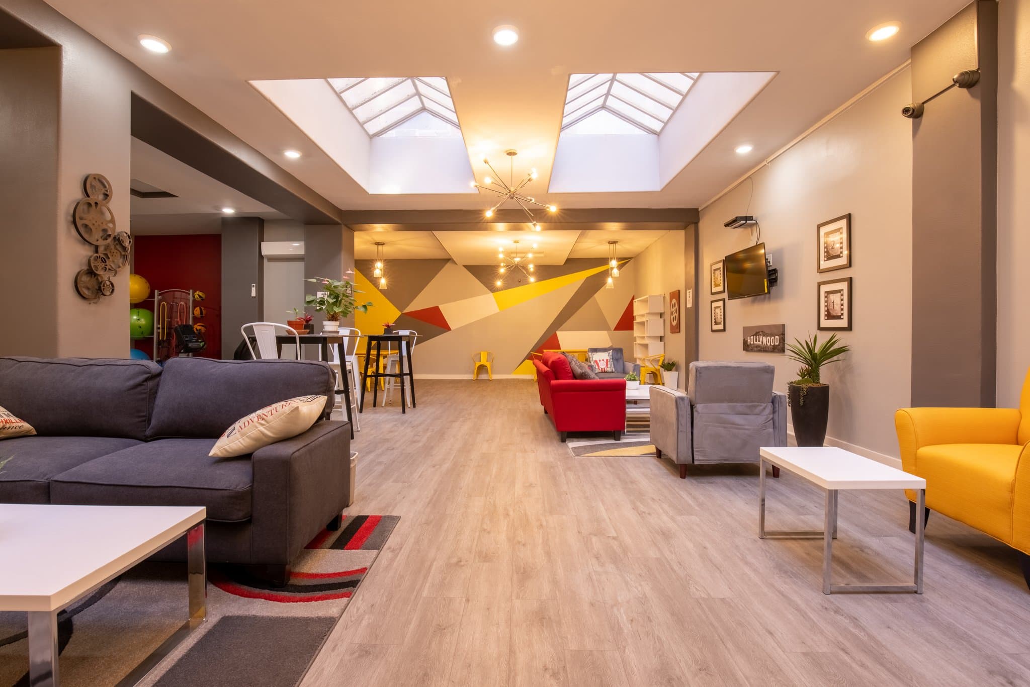 Los Angeles Apartment: 729 S Union Ave