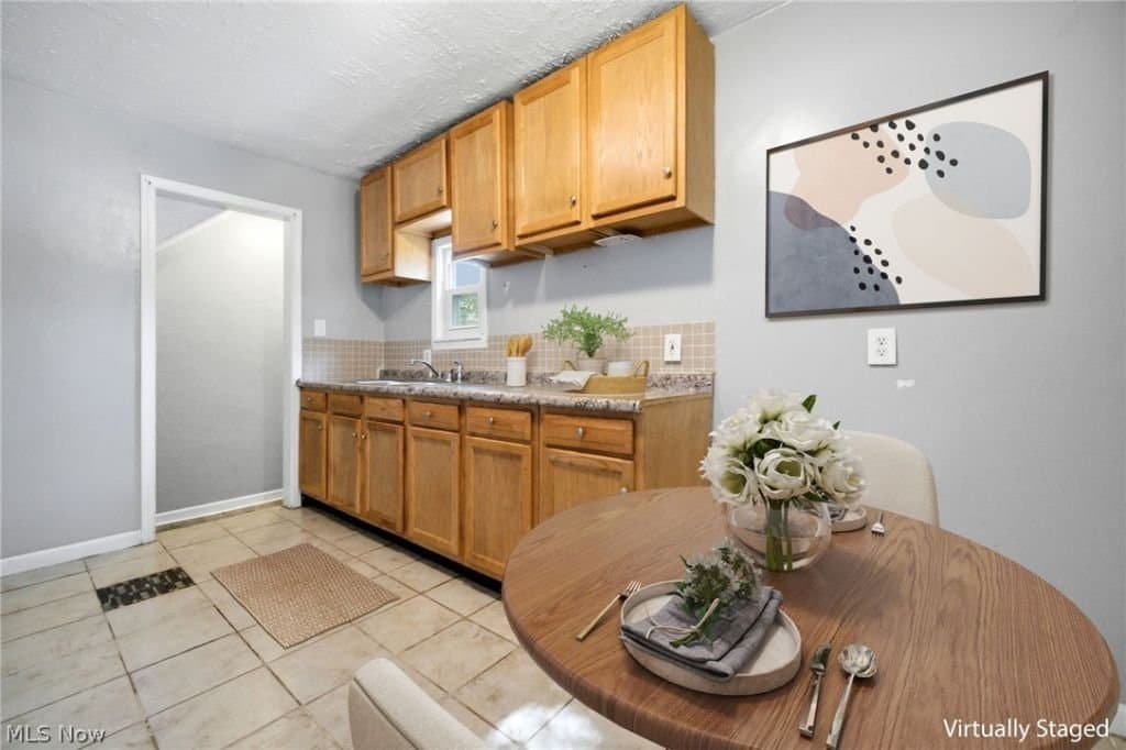 CLEVELAND House: 4064 E 155 ST