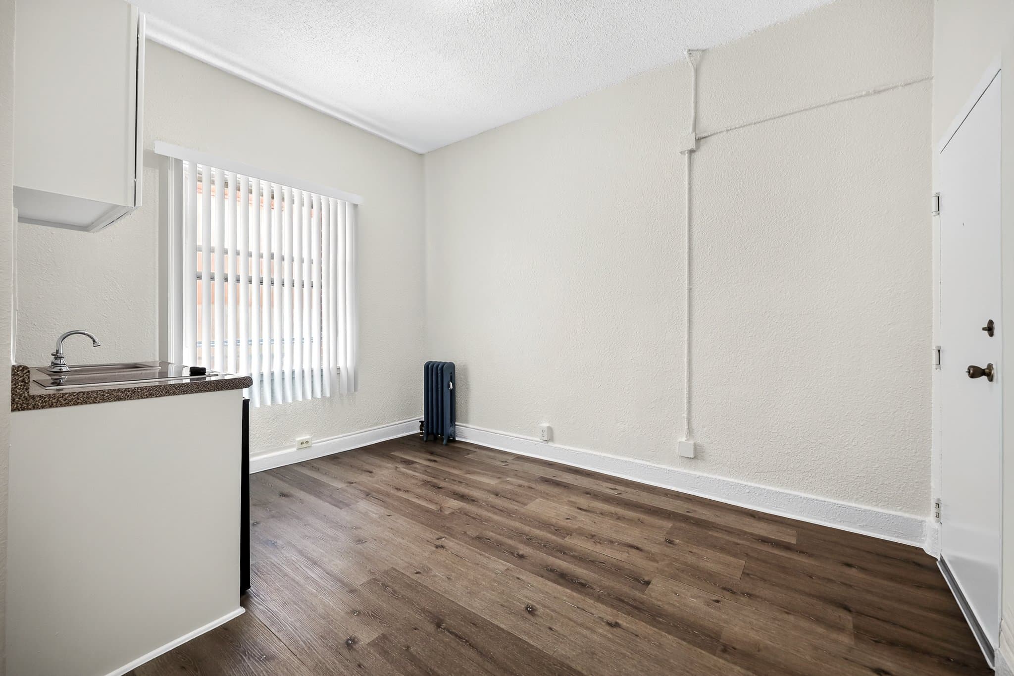 Los Angeles Apartment: 729 S Union Ave