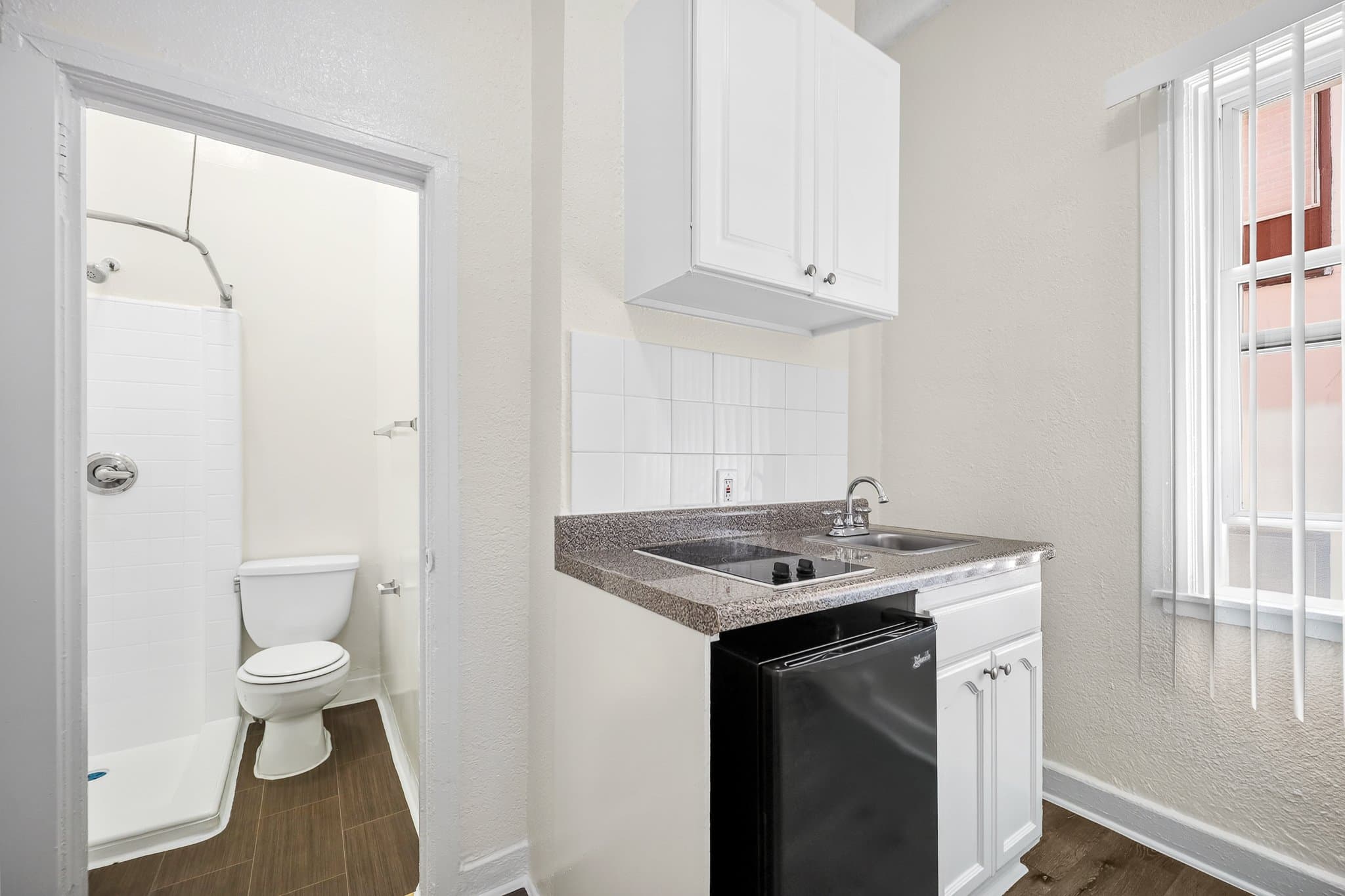 Los Angeles Apartment: 729 S Union Ave