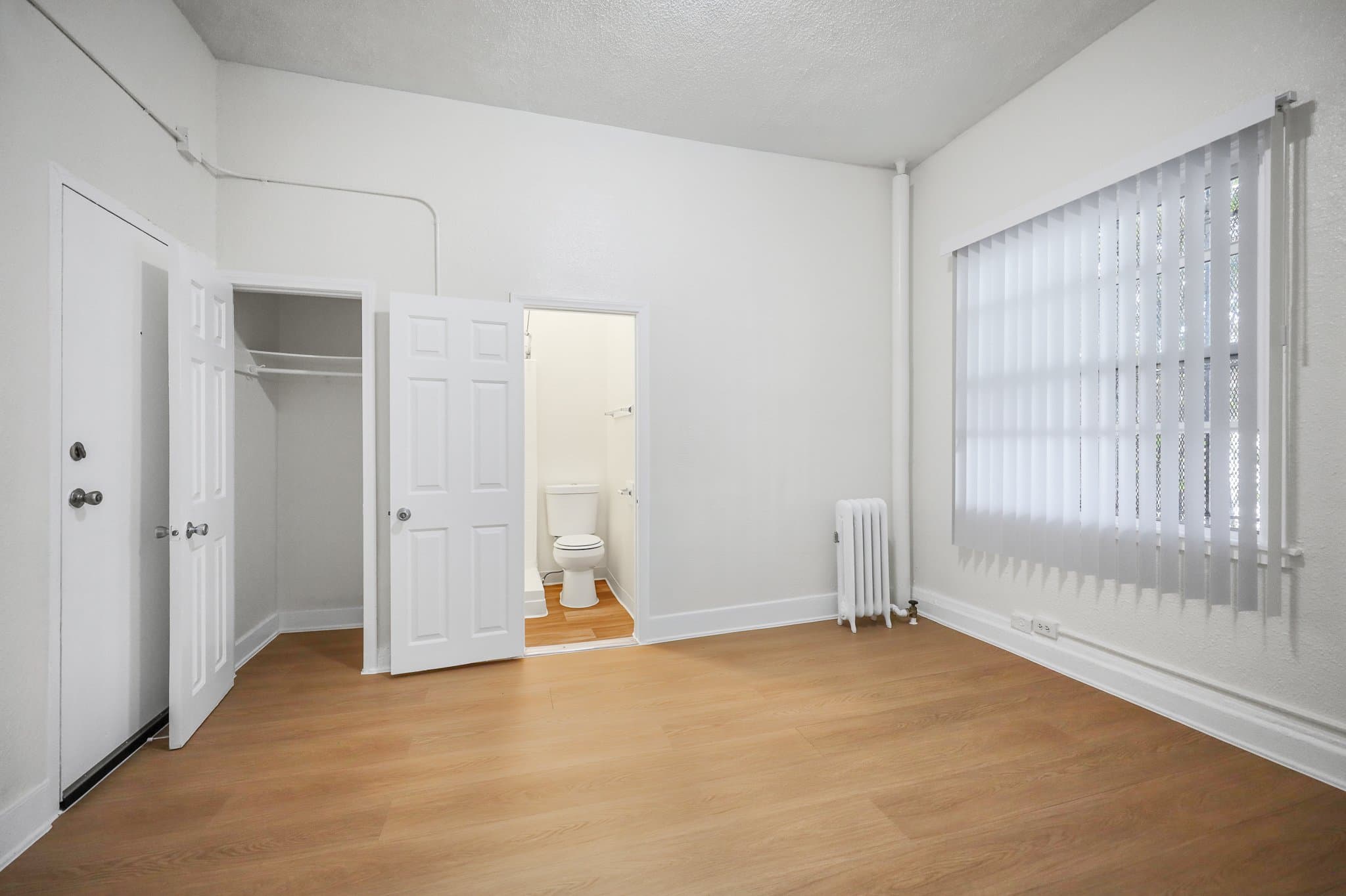 Los Angeles Apartment: 729 S Union Ave