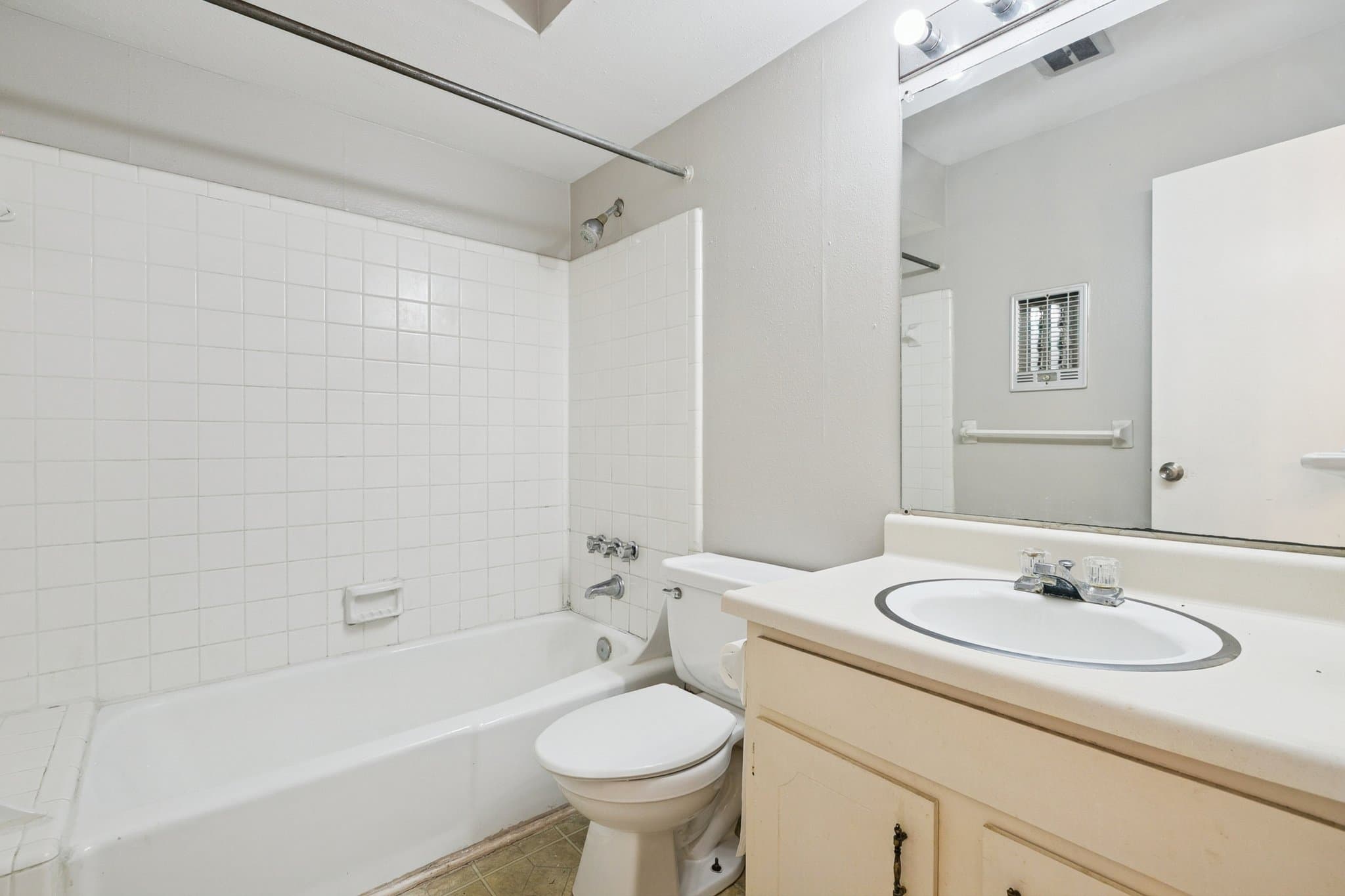 Metairie Townhome: 4001 Georgetown Dr
