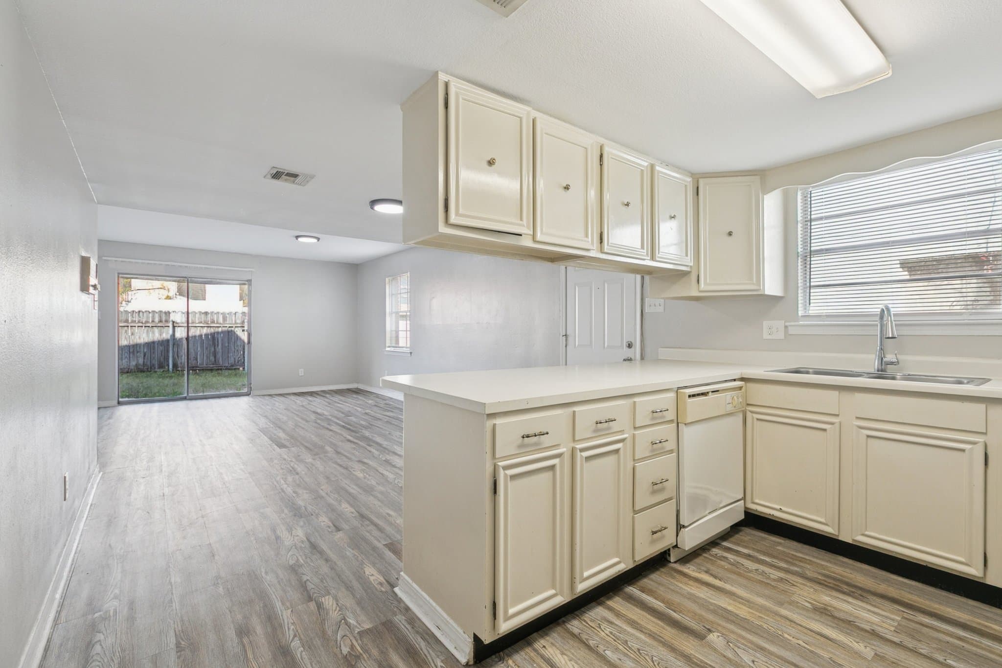 Metairie Townhome: 4001 Georgetown Dr