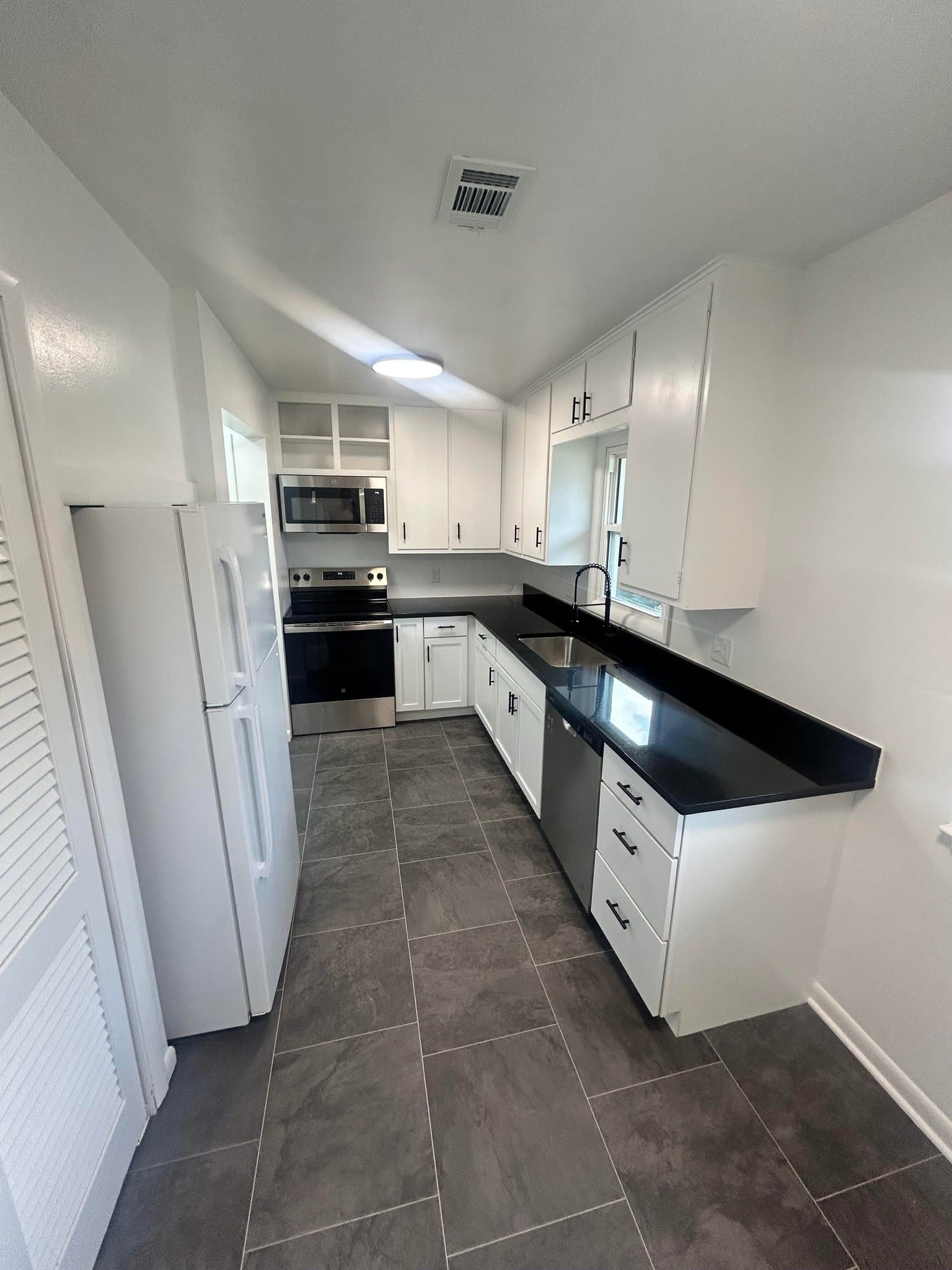 Omaha Apartment: 6020 Birch Street
