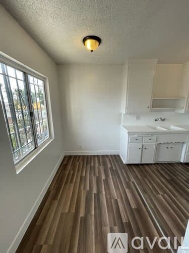 Los Angeles Apartment: 916 W 84th Street Apt#10