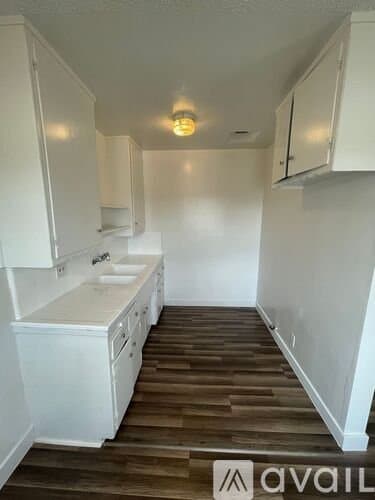 Los Angeles Apartment: 916 W 84th Street Apt#10
