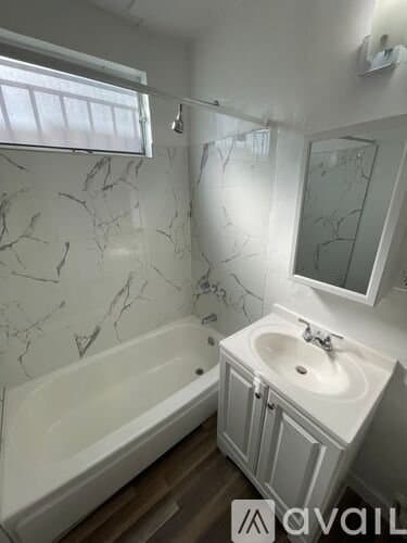 Los Angeles Apartment: 916 W 84th Street Apt#10
