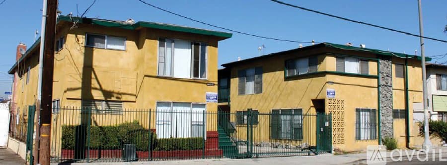 Los Angeles Apartment: 1935 Obama Blvd #4