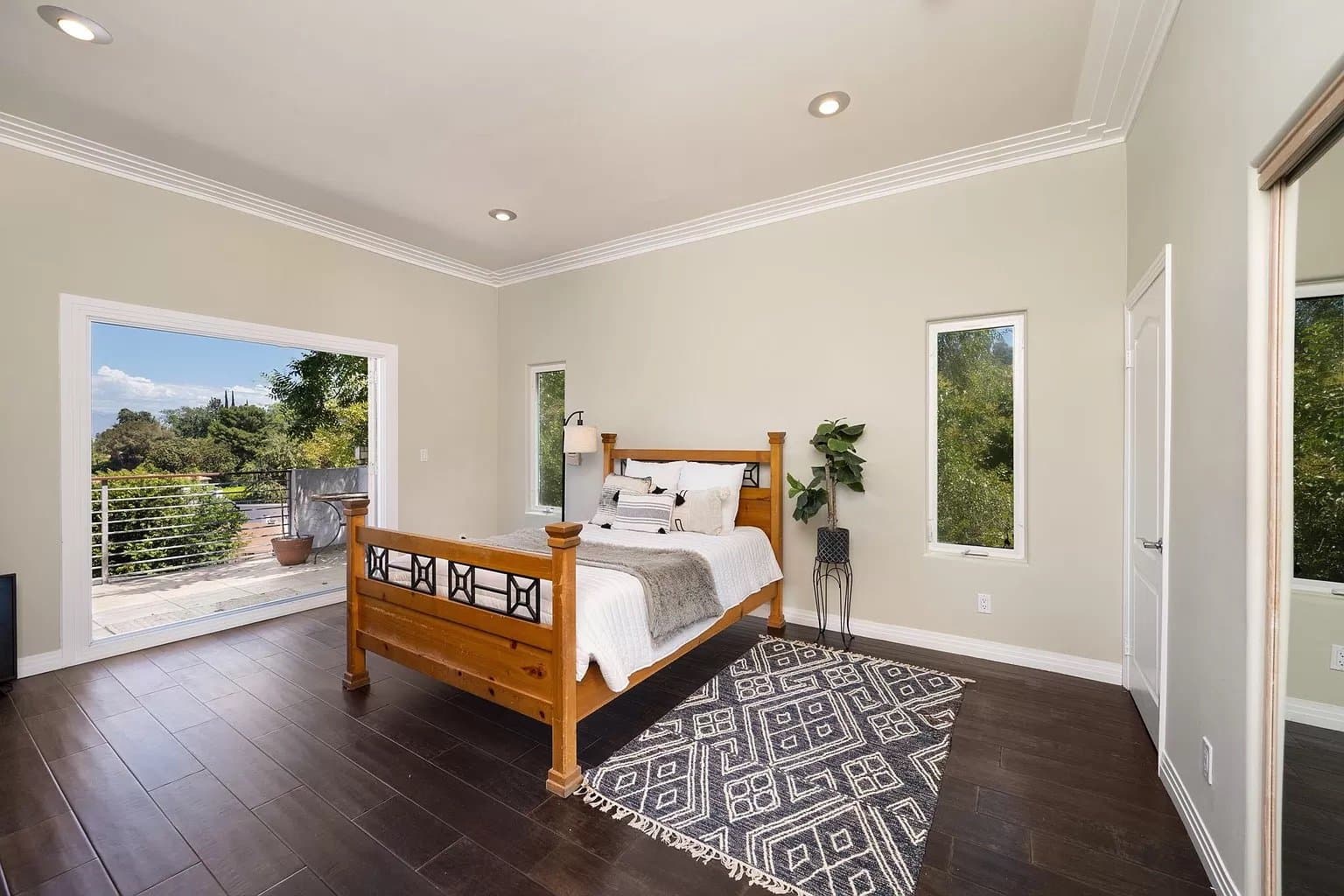Sherman oaks House: 15316 Del Gado Drive
