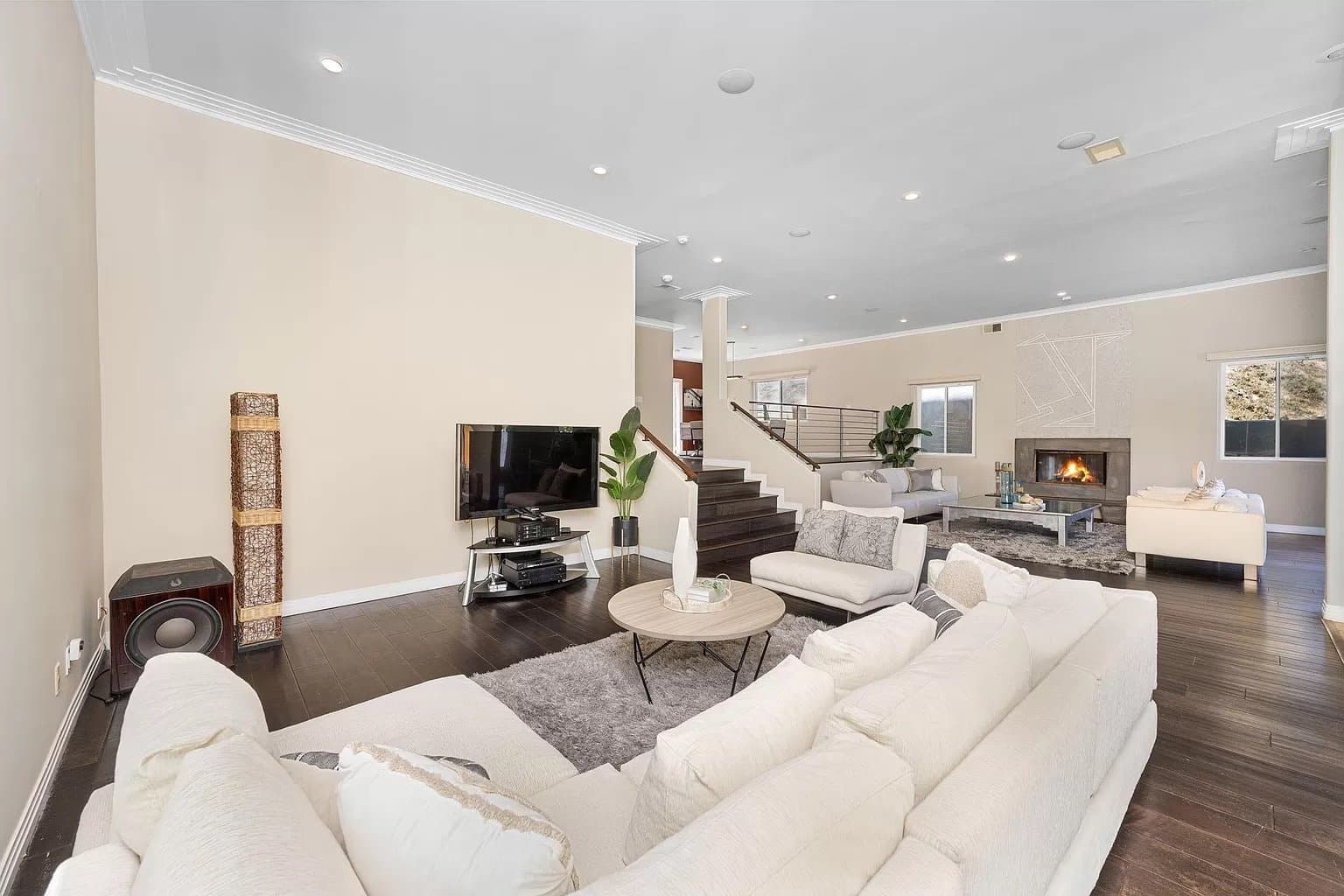 Sherman oaks House: 15316 Del Gado Drive
