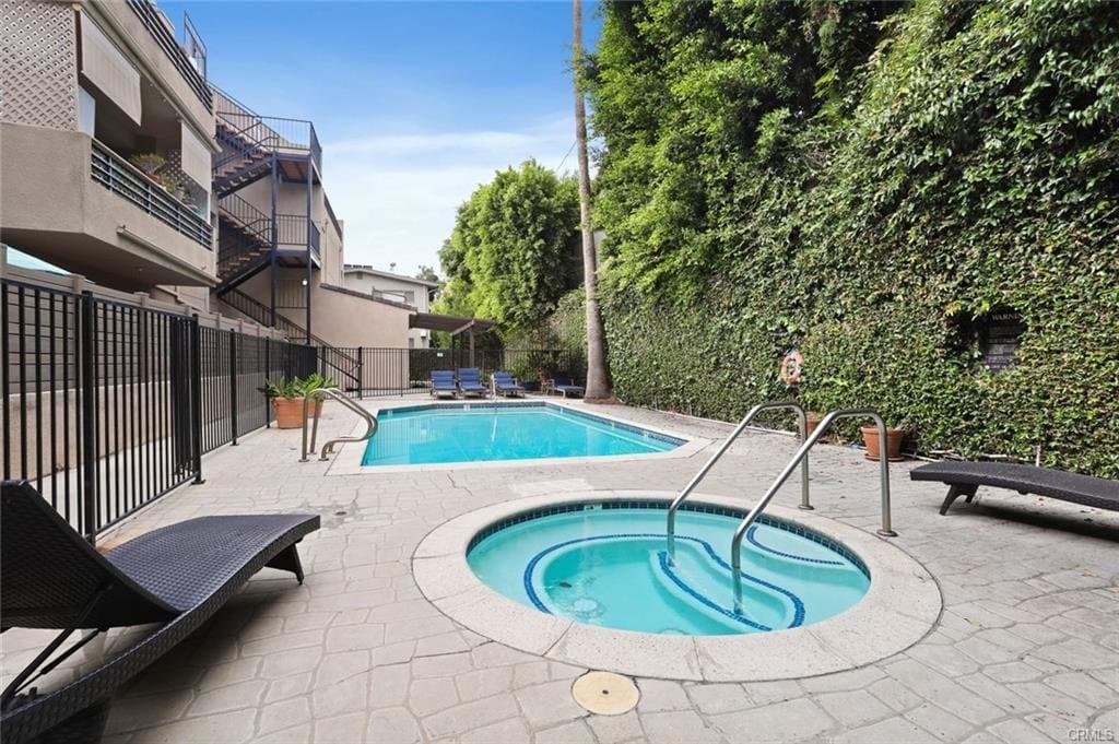 Los Angeles Townhome: 4477 Woodman Ave
