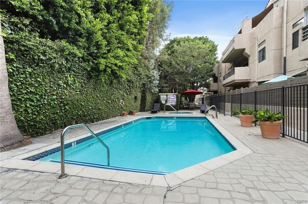 Los Angeles Townhome: 4477 Woodman Ave