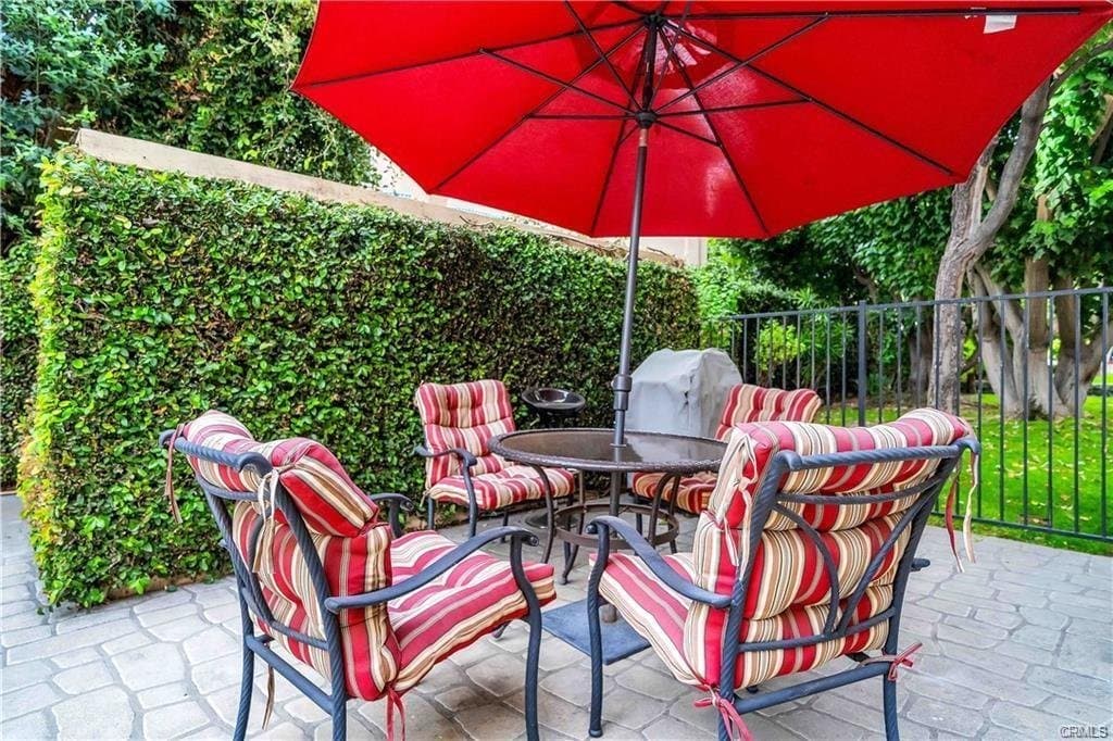 Los Angeles Townhome: 4477 Woodman Ave